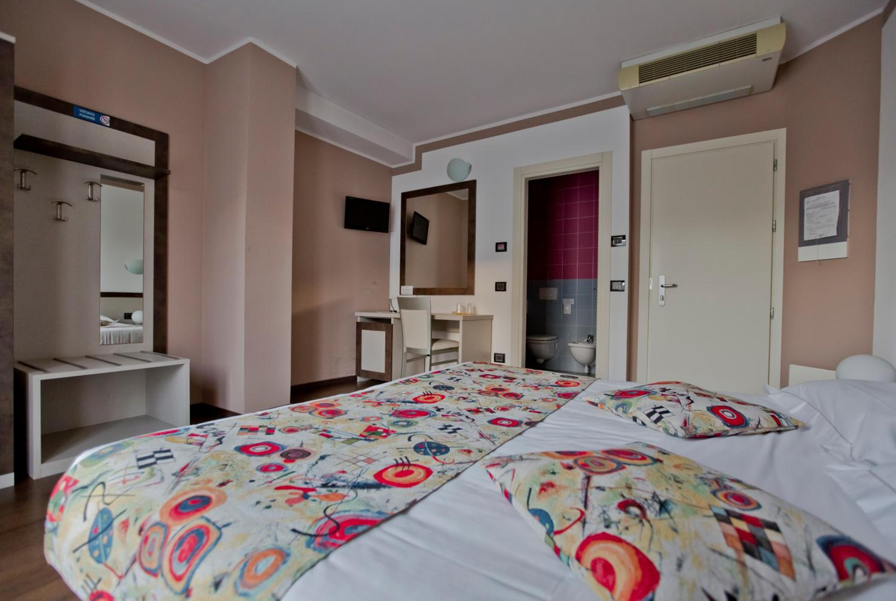 Standard Double Room - Photo 6