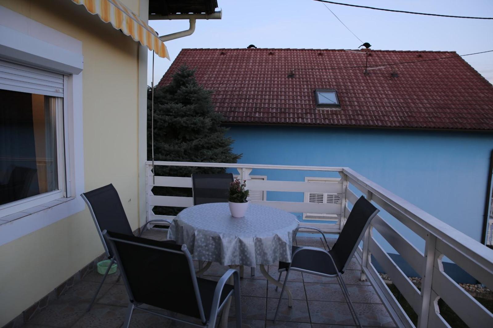 Double Room - Photo 5