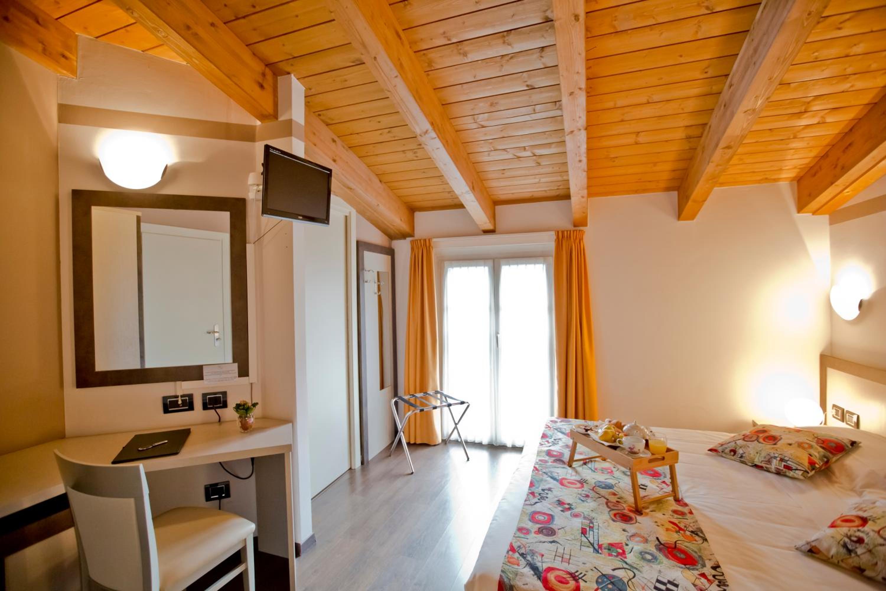 Standard Double Room - Photo 2