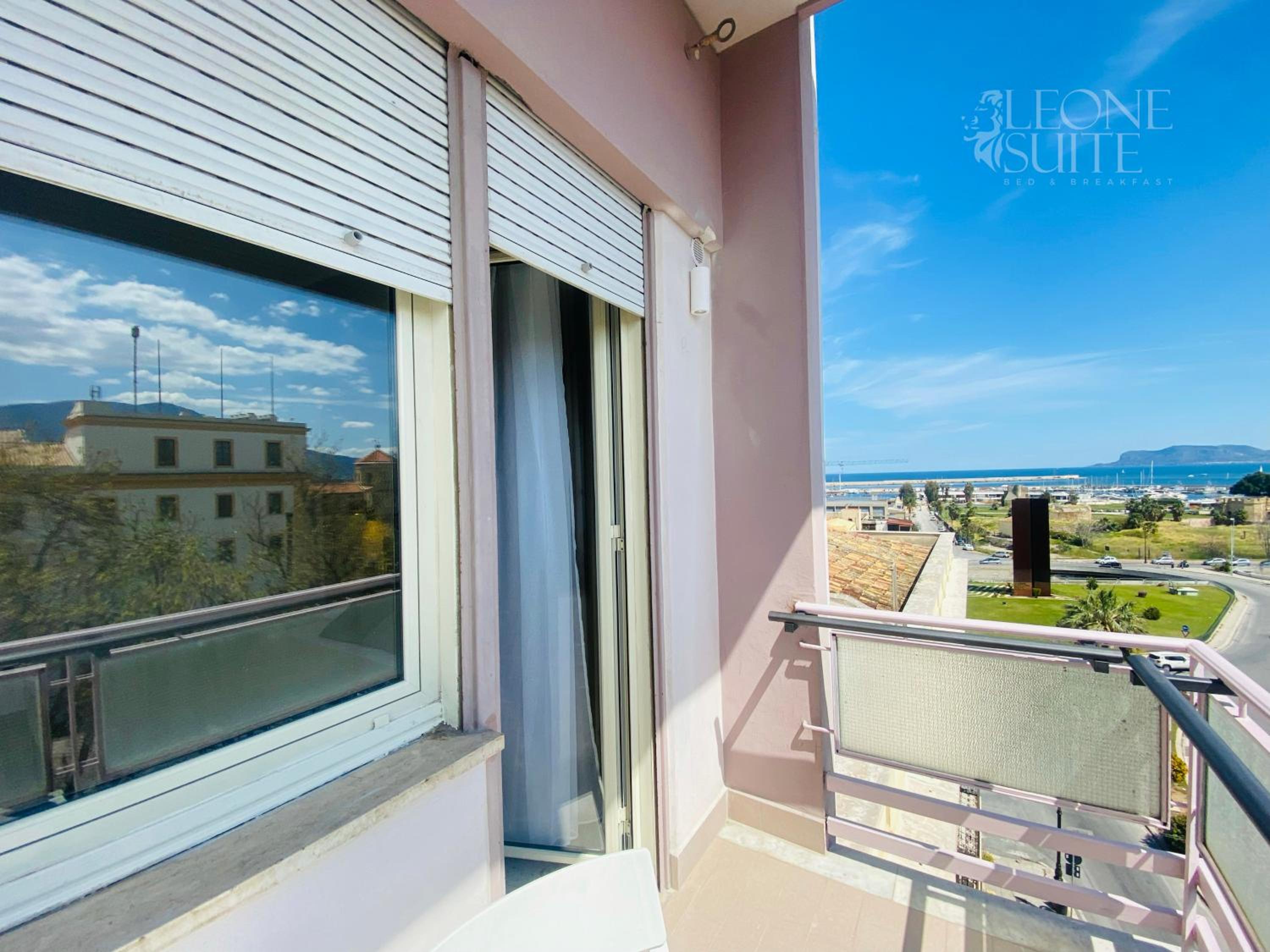 Deluxe Double Room with Balcony and Sea View - Photo 4