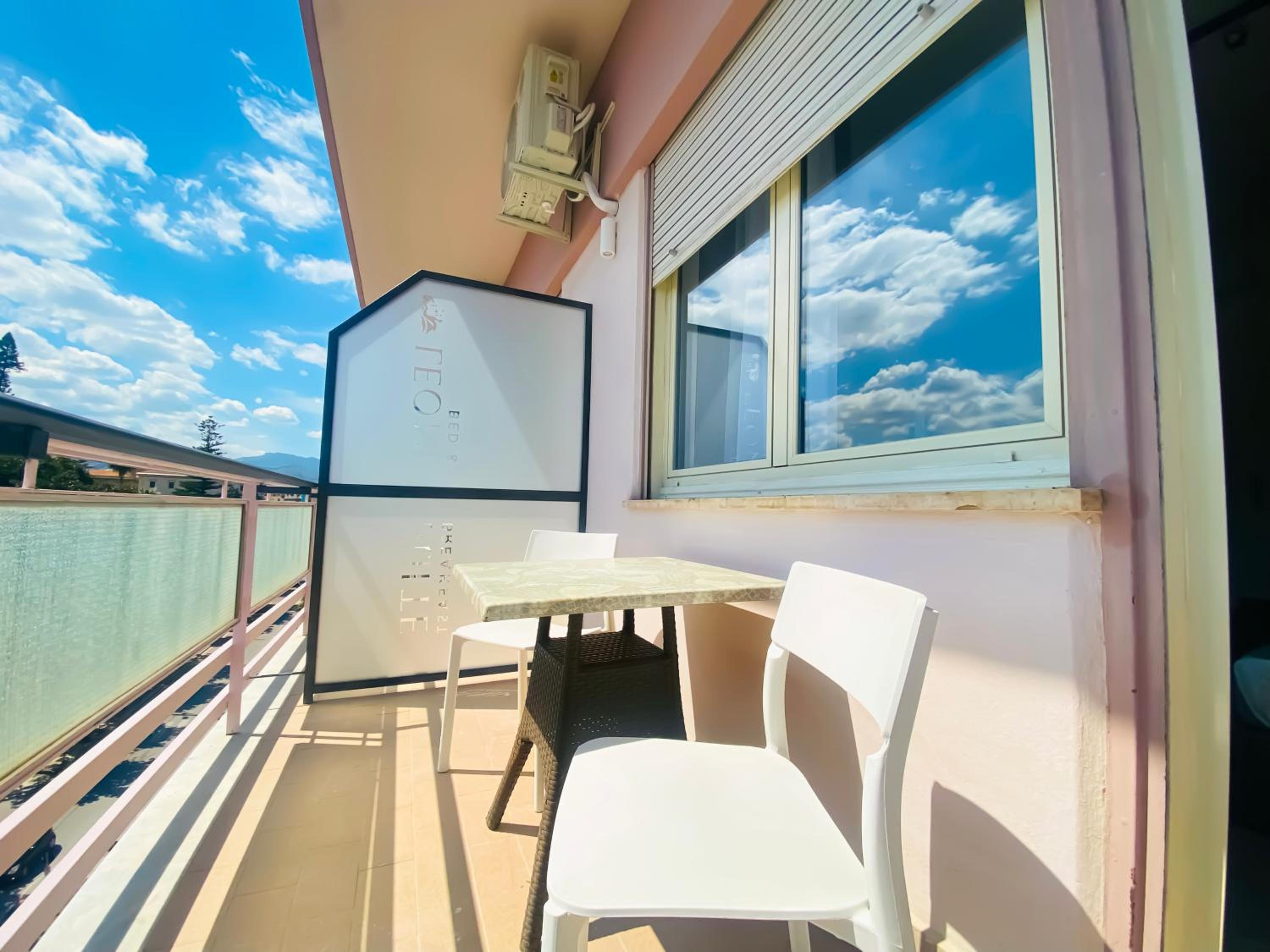 Deluxe Double Room with Balcony and Sea View - Photo 6