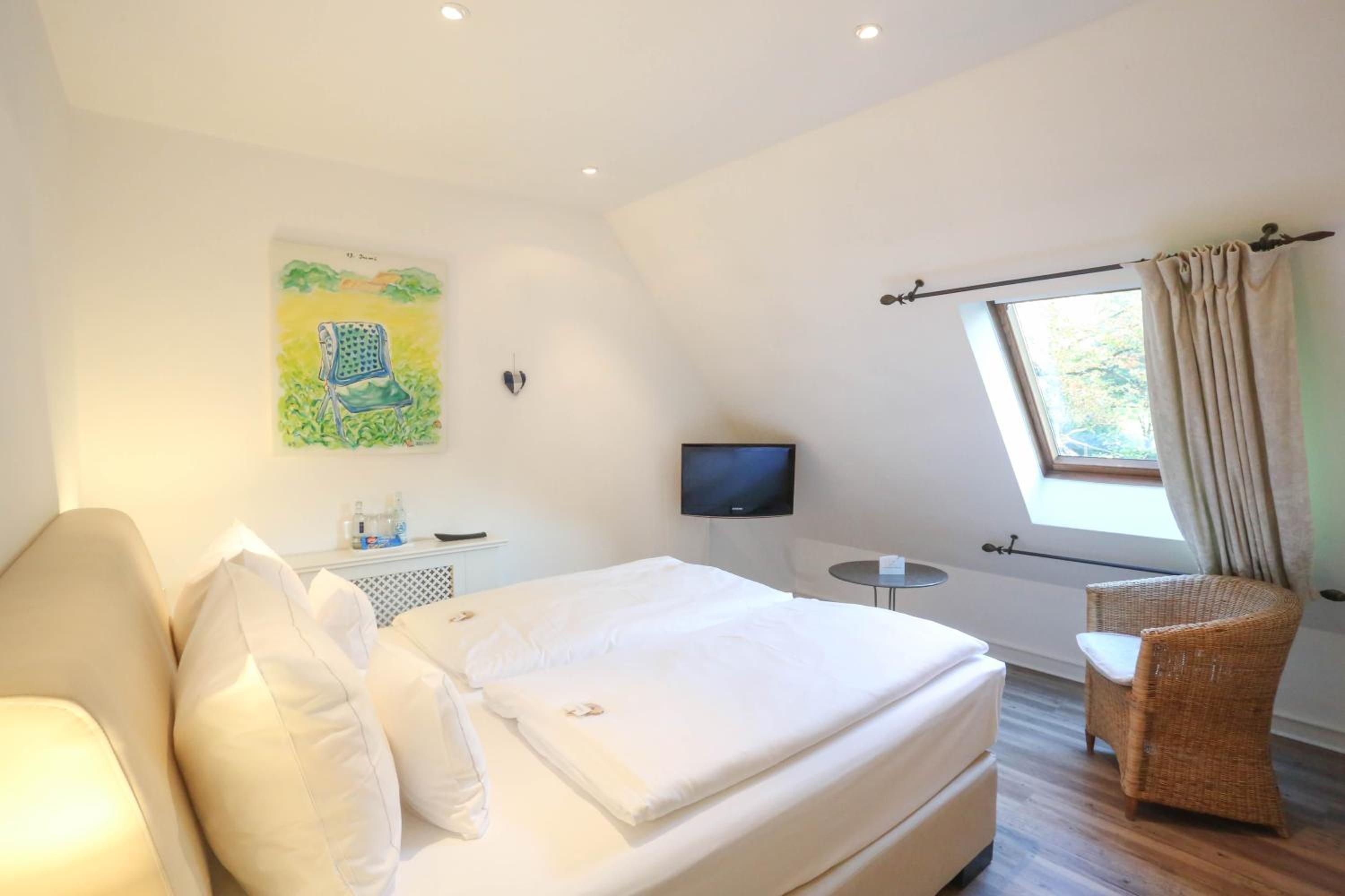 Economy Double Room photo 3