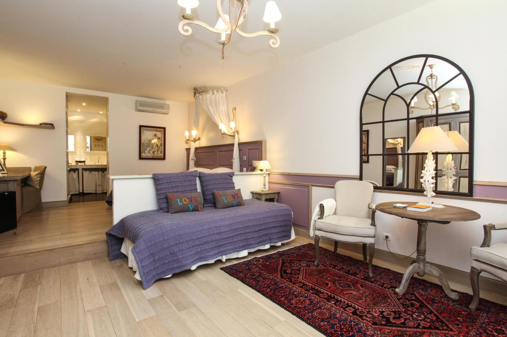 Suite - Photo 1
