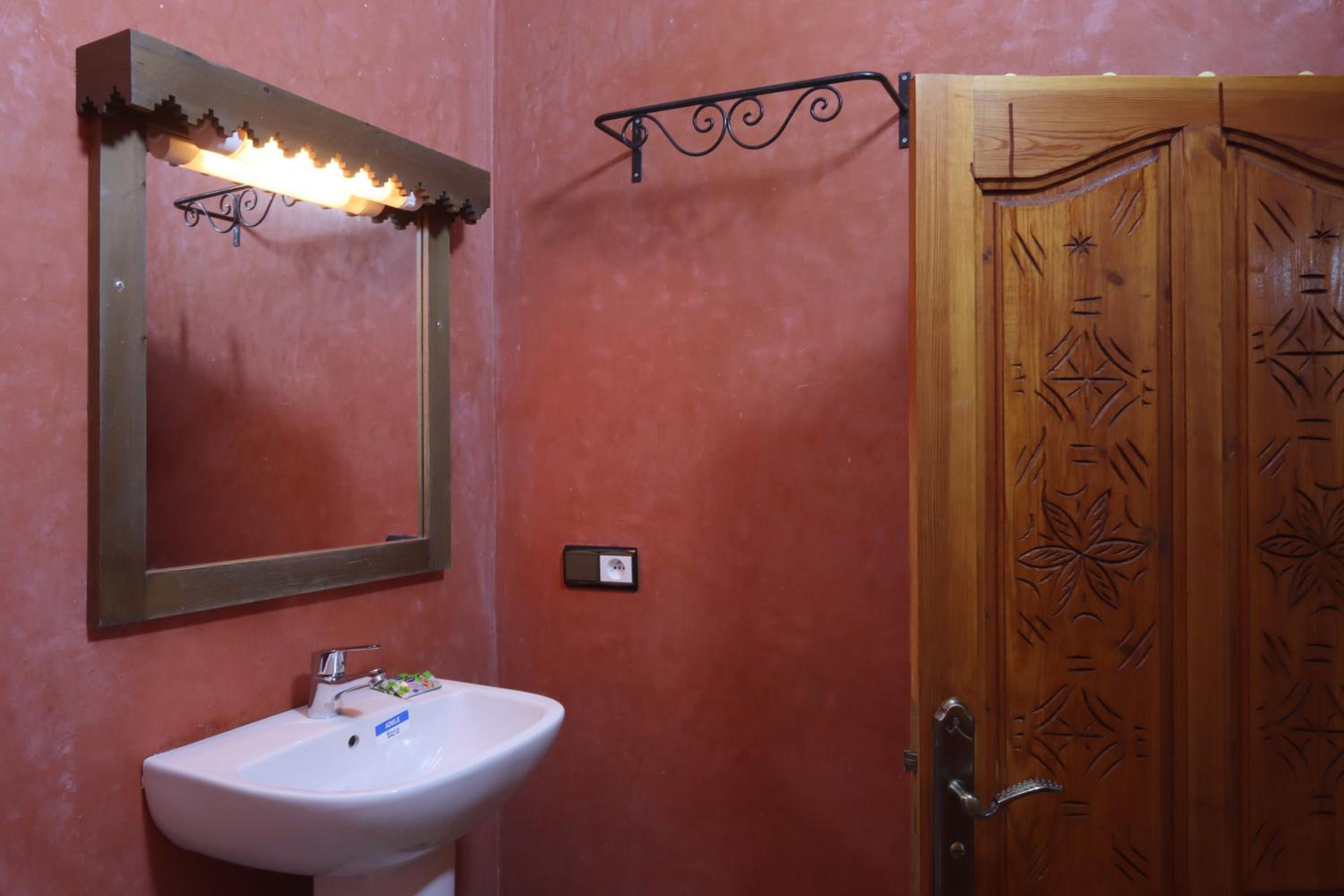 Comfort Triple Room with Shower - Photo 5