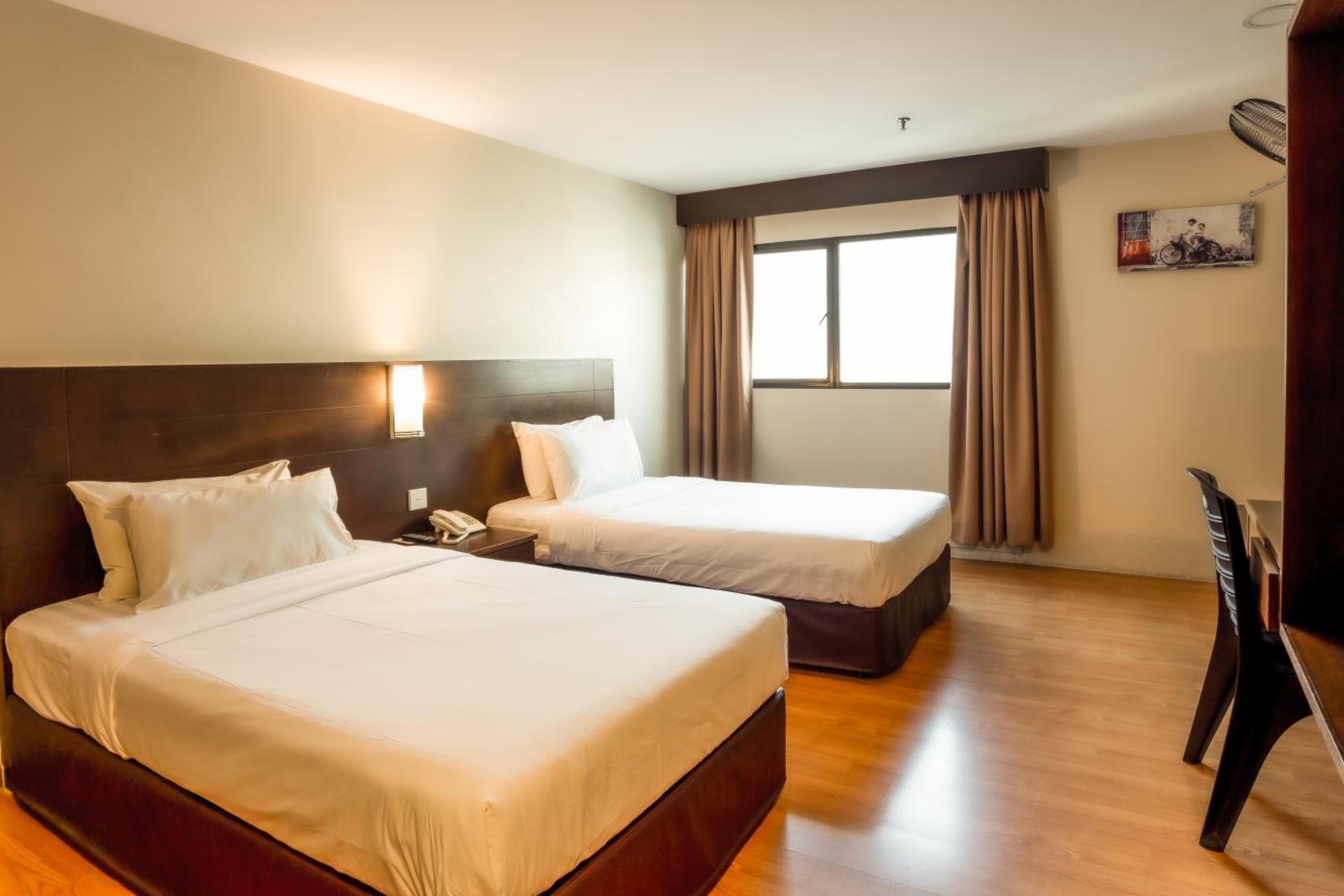 Deluxe Twin Room - Photo 2