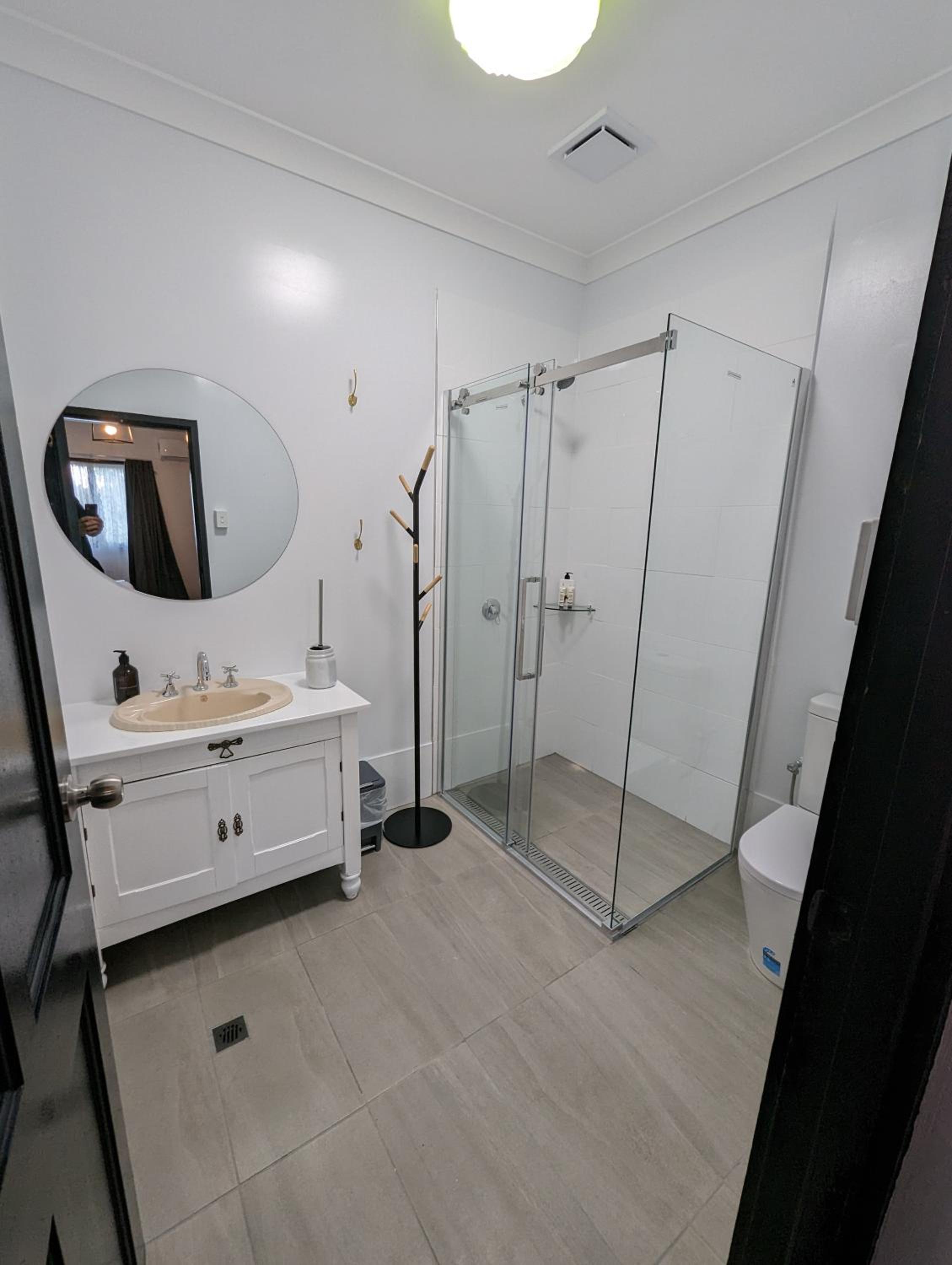 Twin Room with Private Bathroom - Photo 6