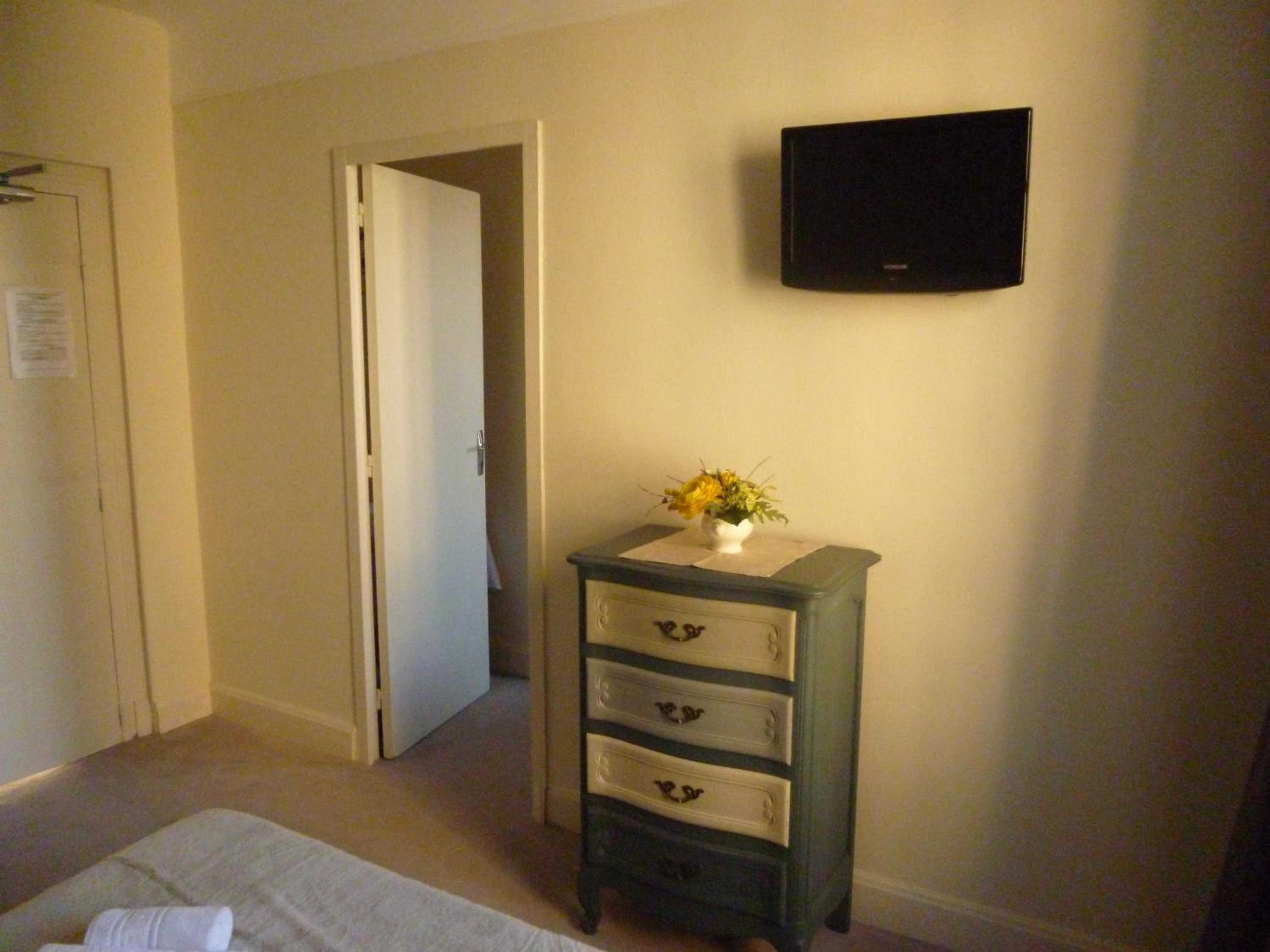 Family Room (5 Adults) - Photo 13