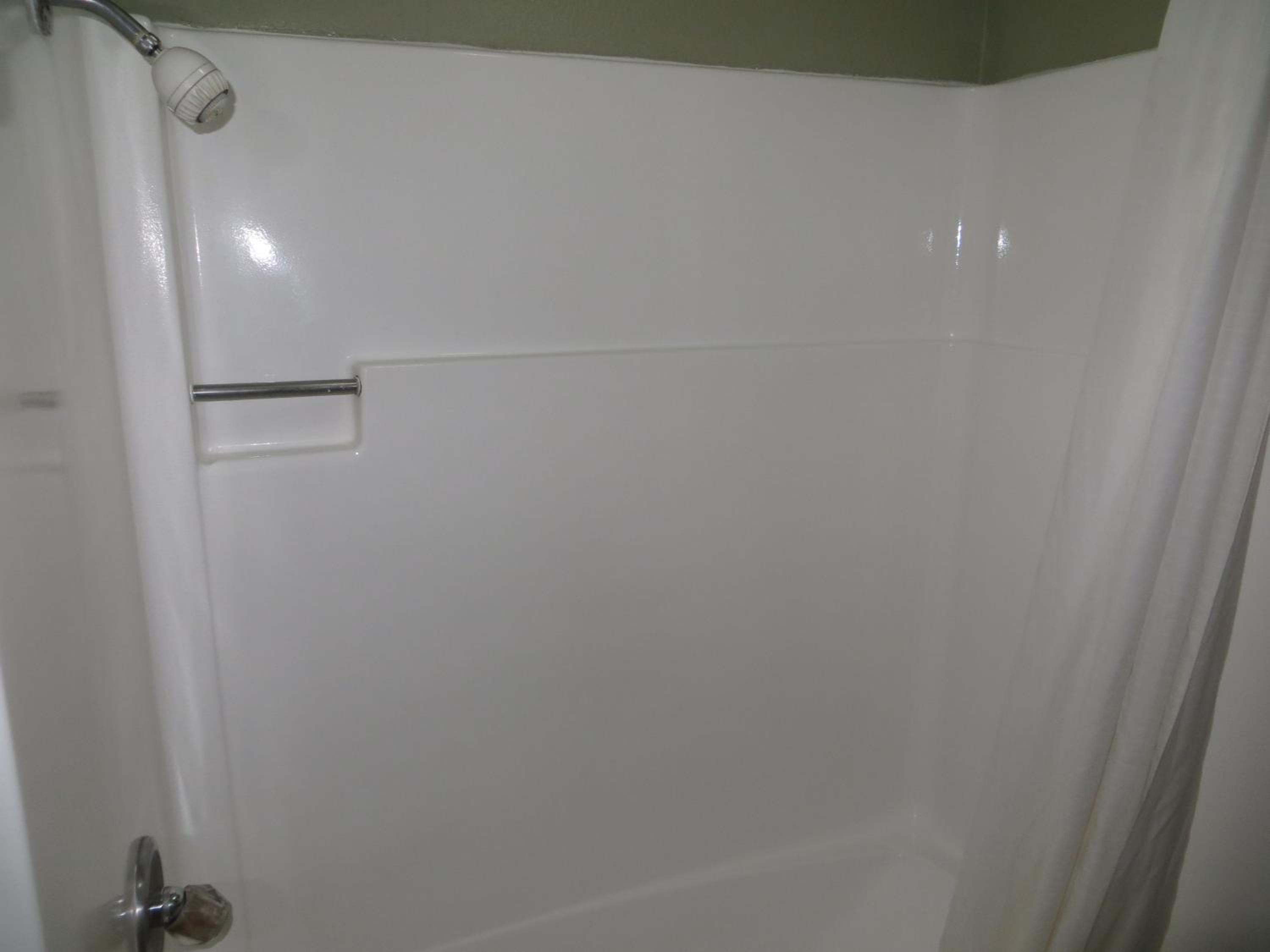 Standard Queen Room with Two Queen Beds - Photo 6