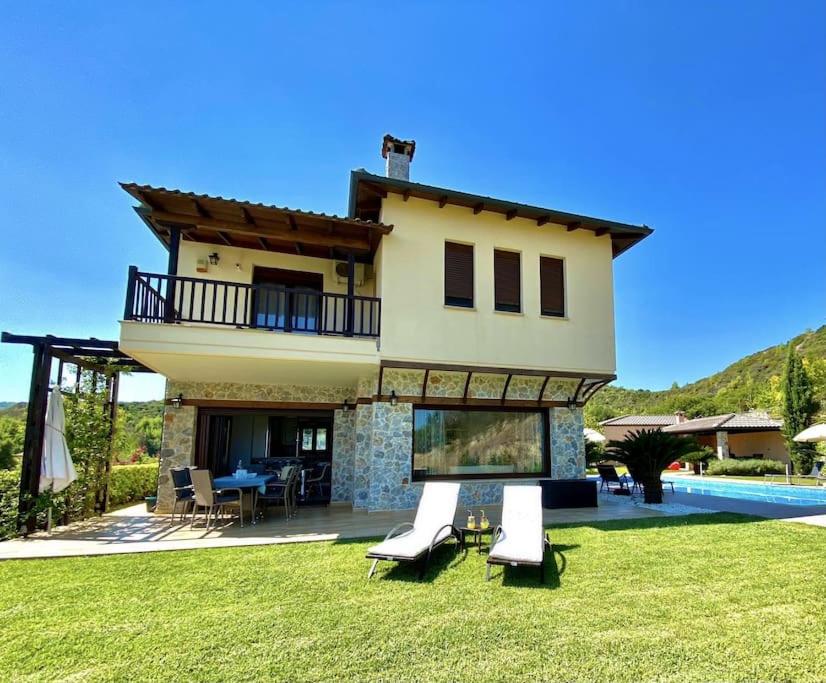 Three-Bedroom Villa photo 2