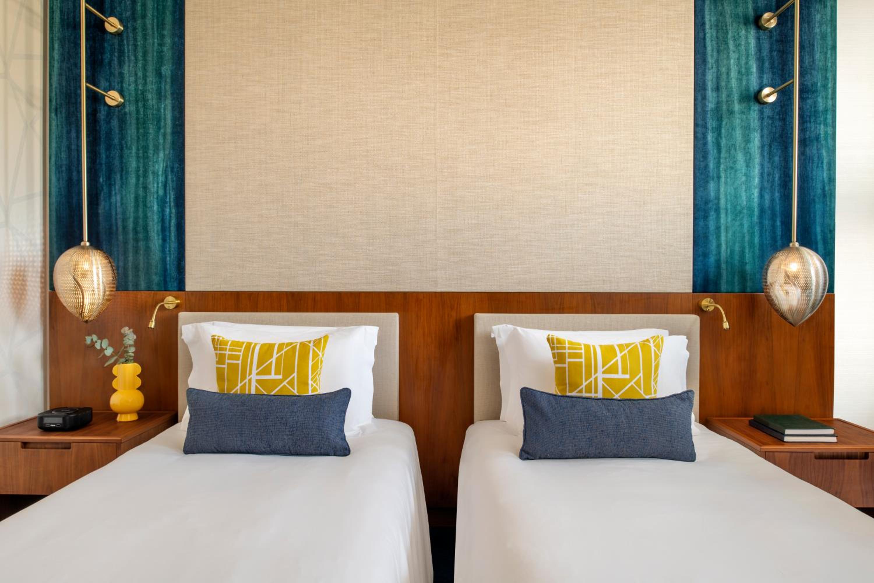 Premium Twin Room - Photo 1