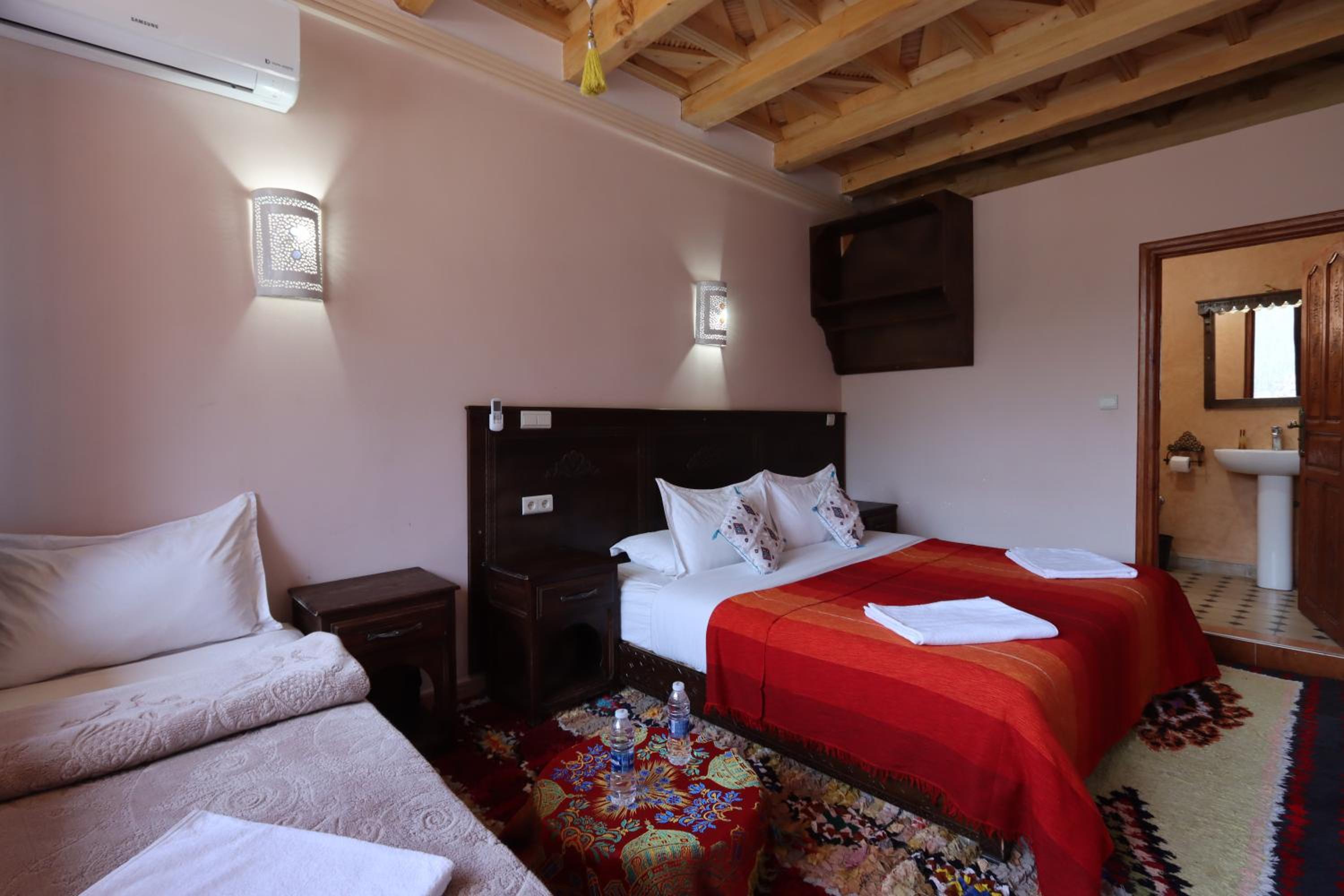Double or Twin Room with Balcony - Photo 25