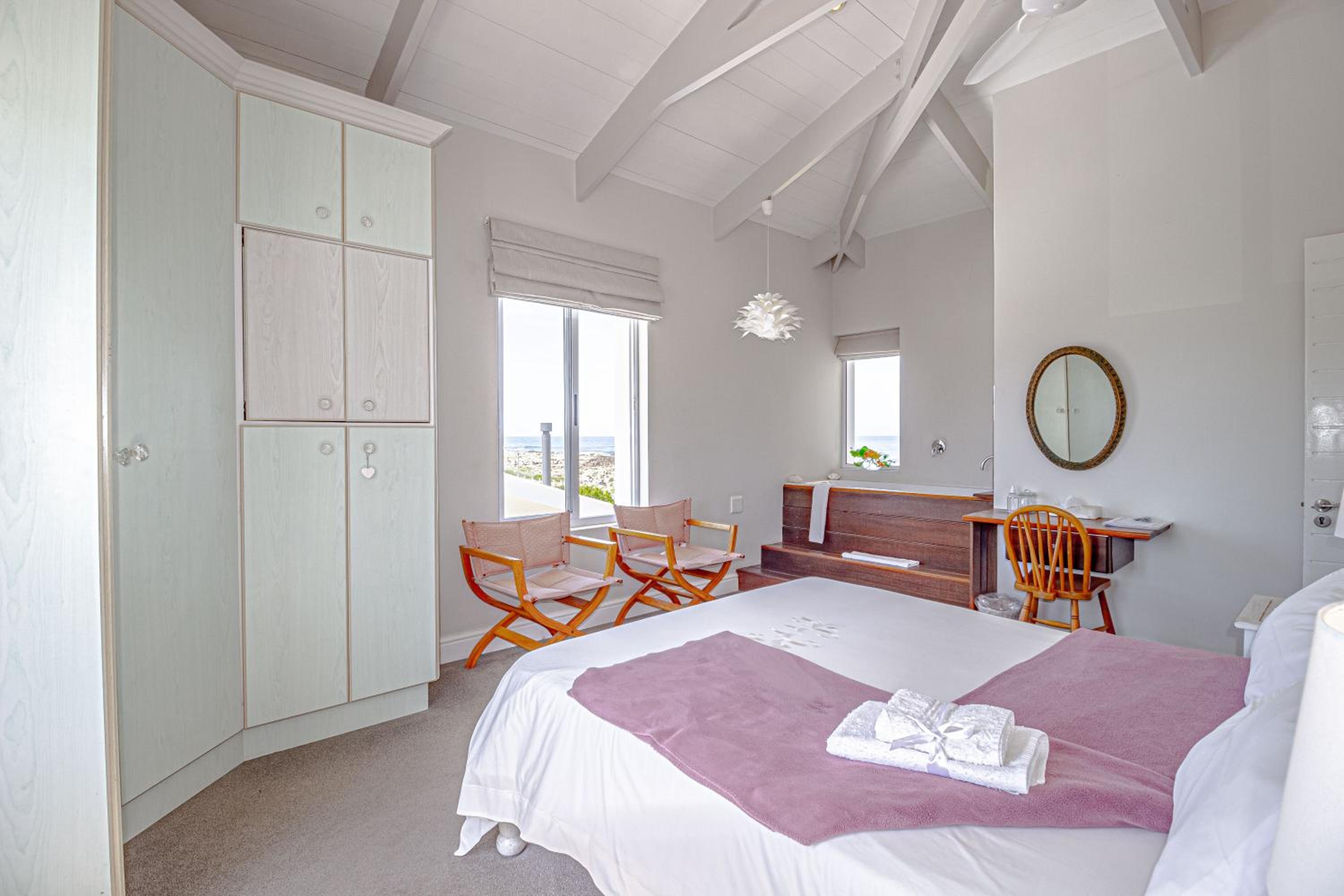 Luxury Queen Room - Photo 1