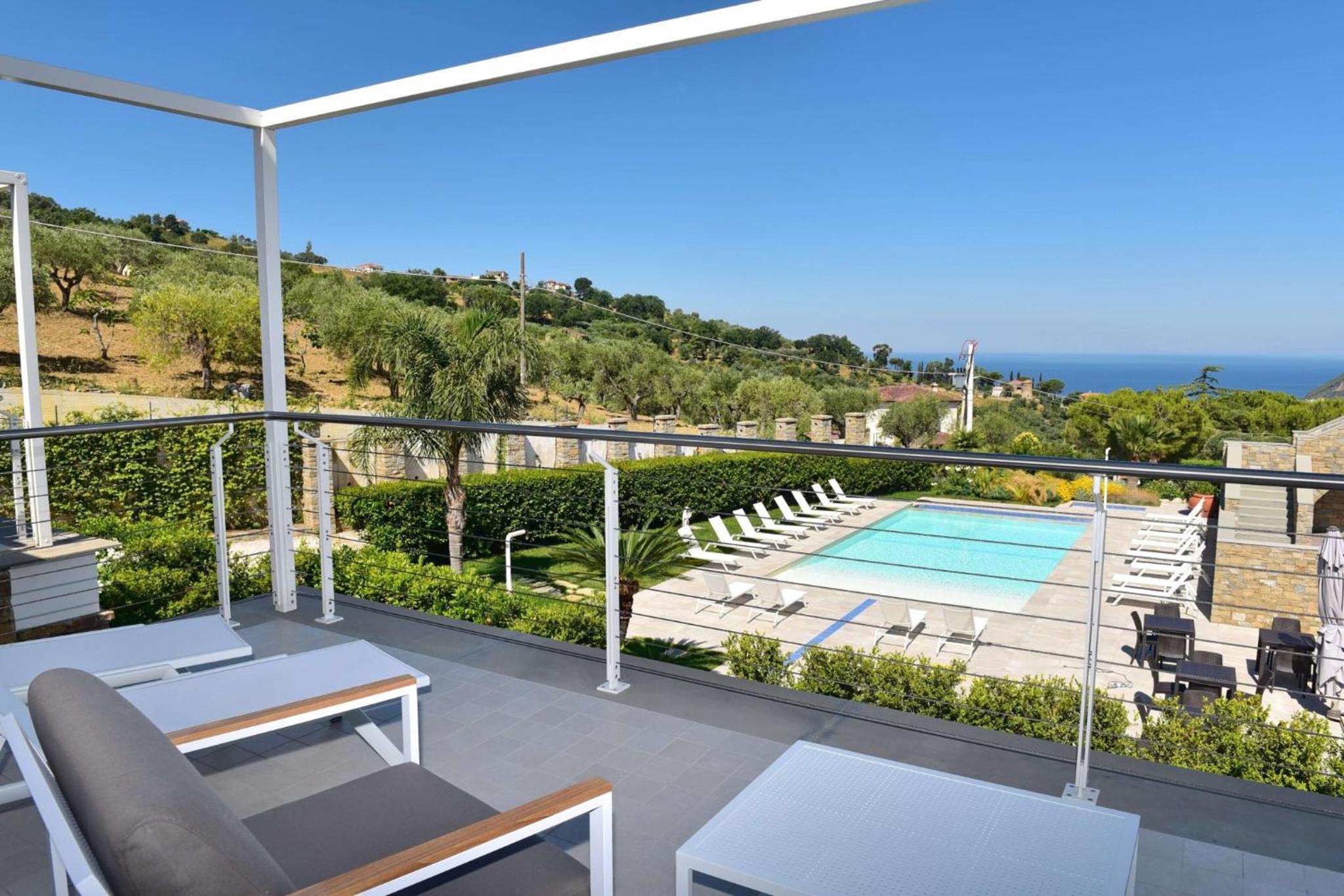 Quadruple Room with Sea View - Photo 16