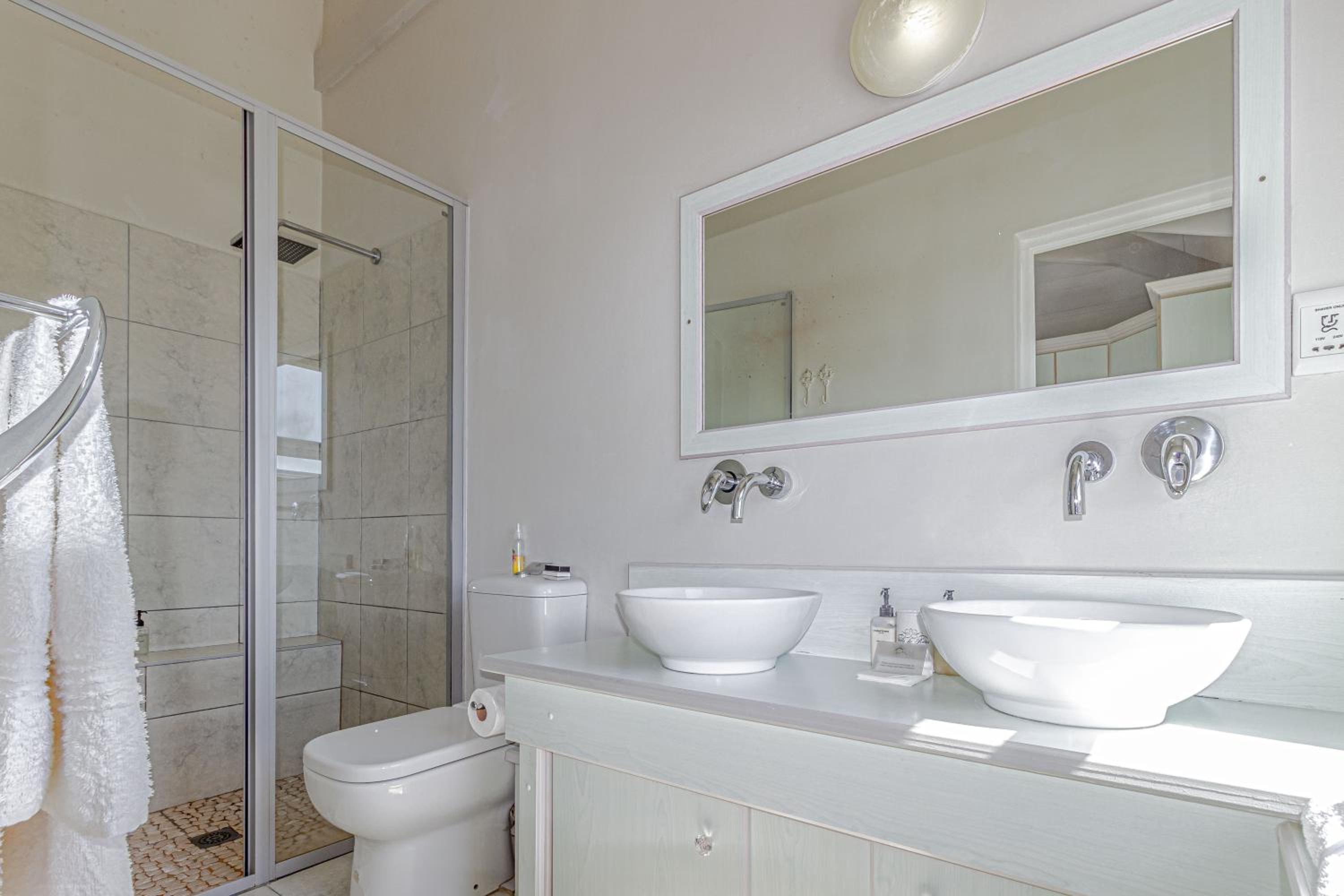 Luxury Queen Room - Photo 4