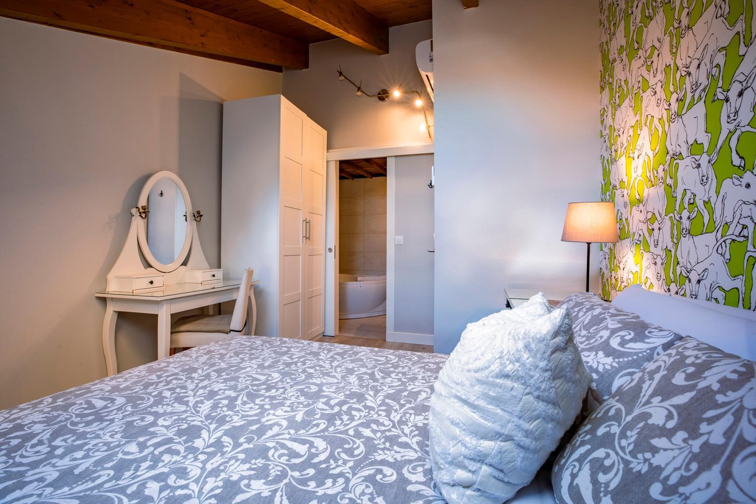 Deluxe Double Room with Bath photo 2