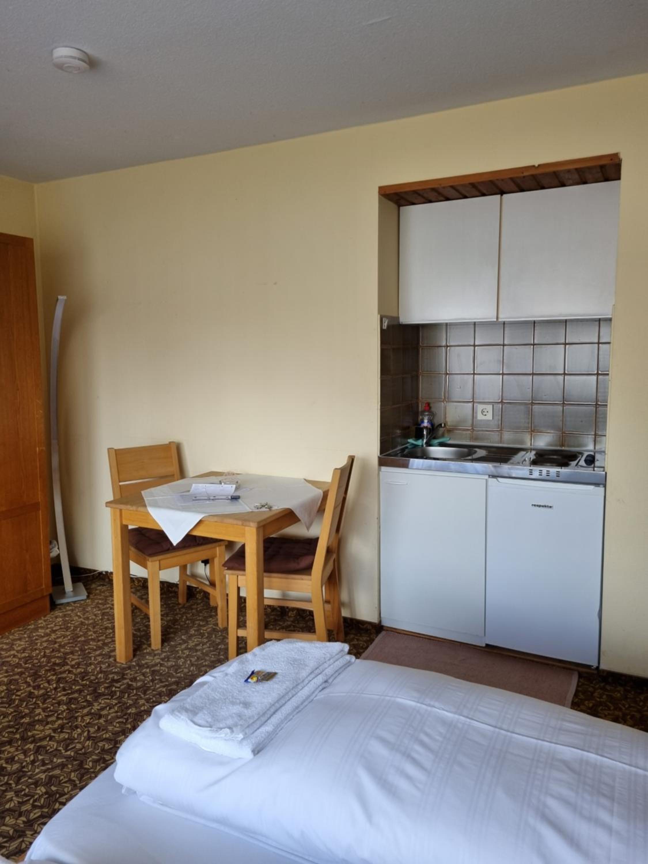 Non Renovated - Low Budget Double Room with Balcony or Terrace photo 3