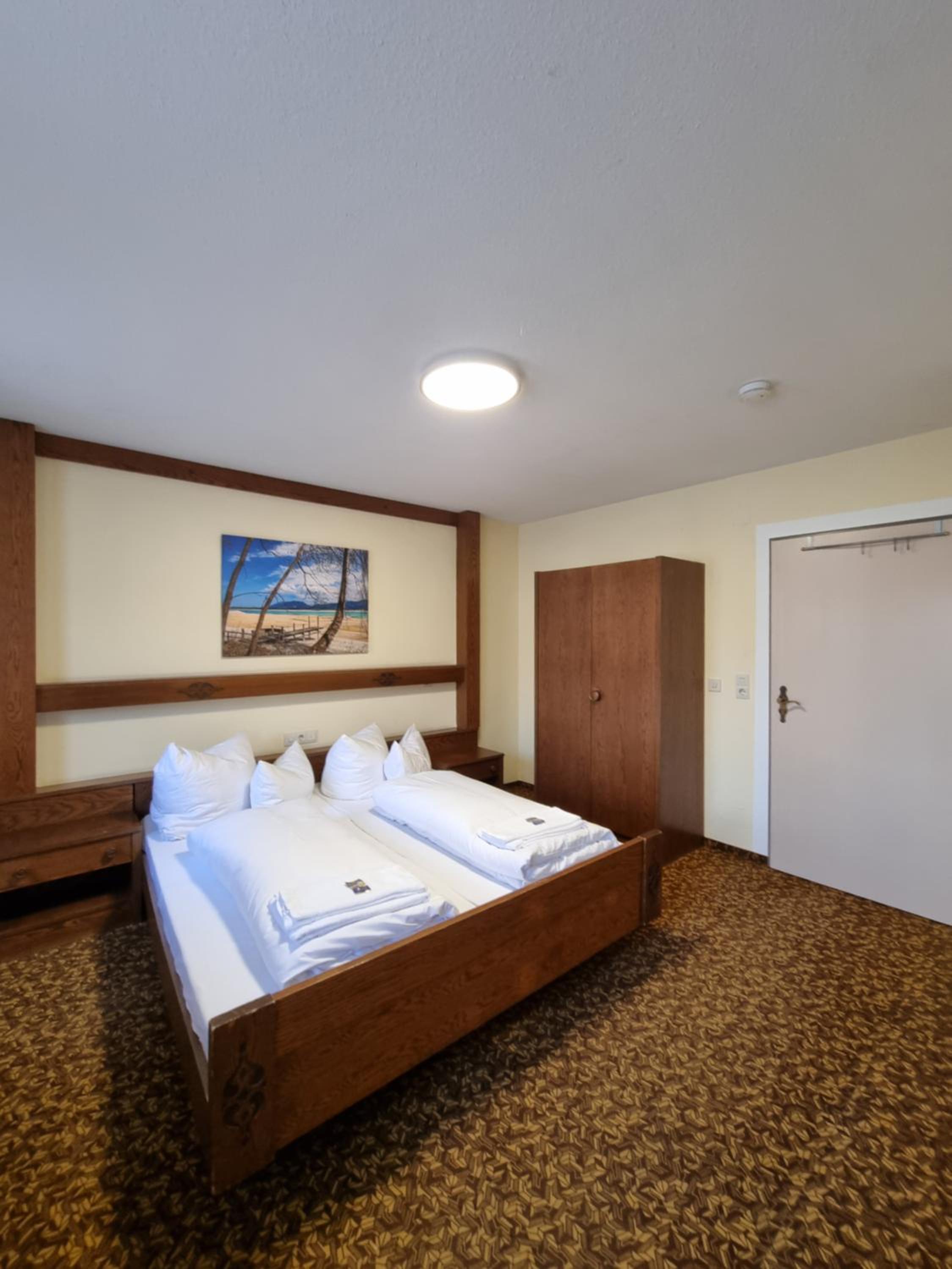 Non renovated - Low Budget Double Room without Balcony or Terrace photo 3
