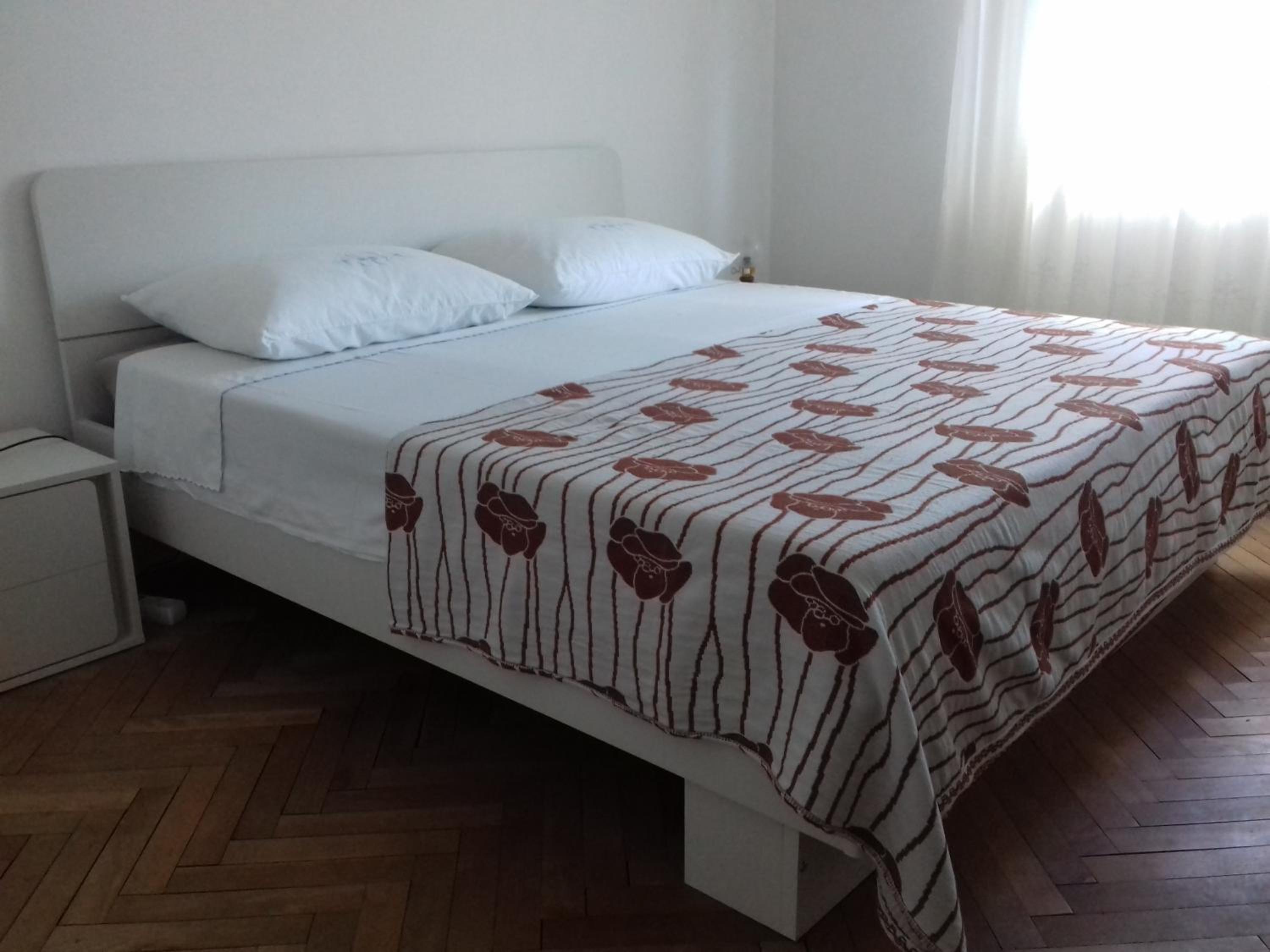 Apartment with Balcony - Photo 14
