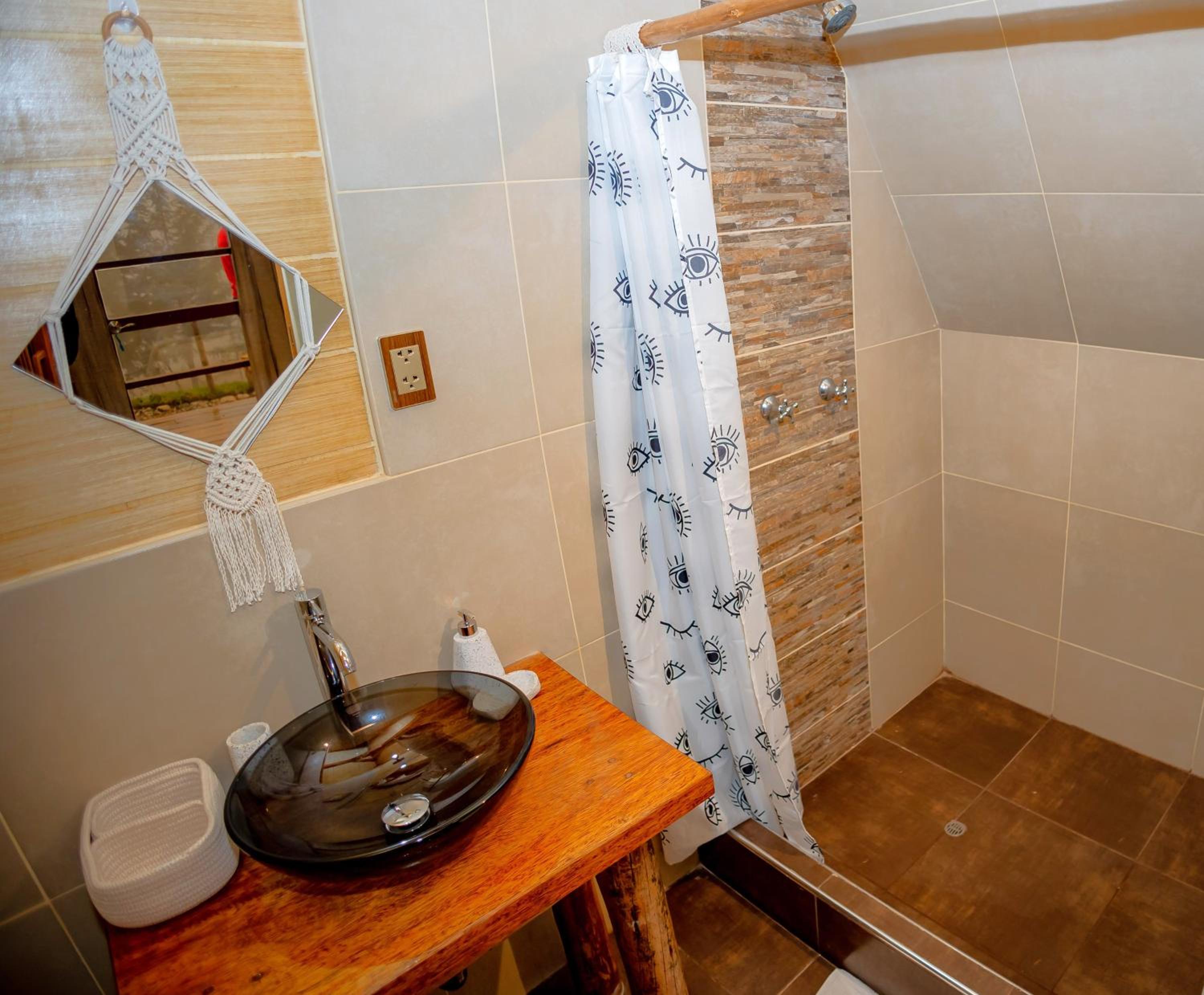 Standard Queen Room - Photo 5