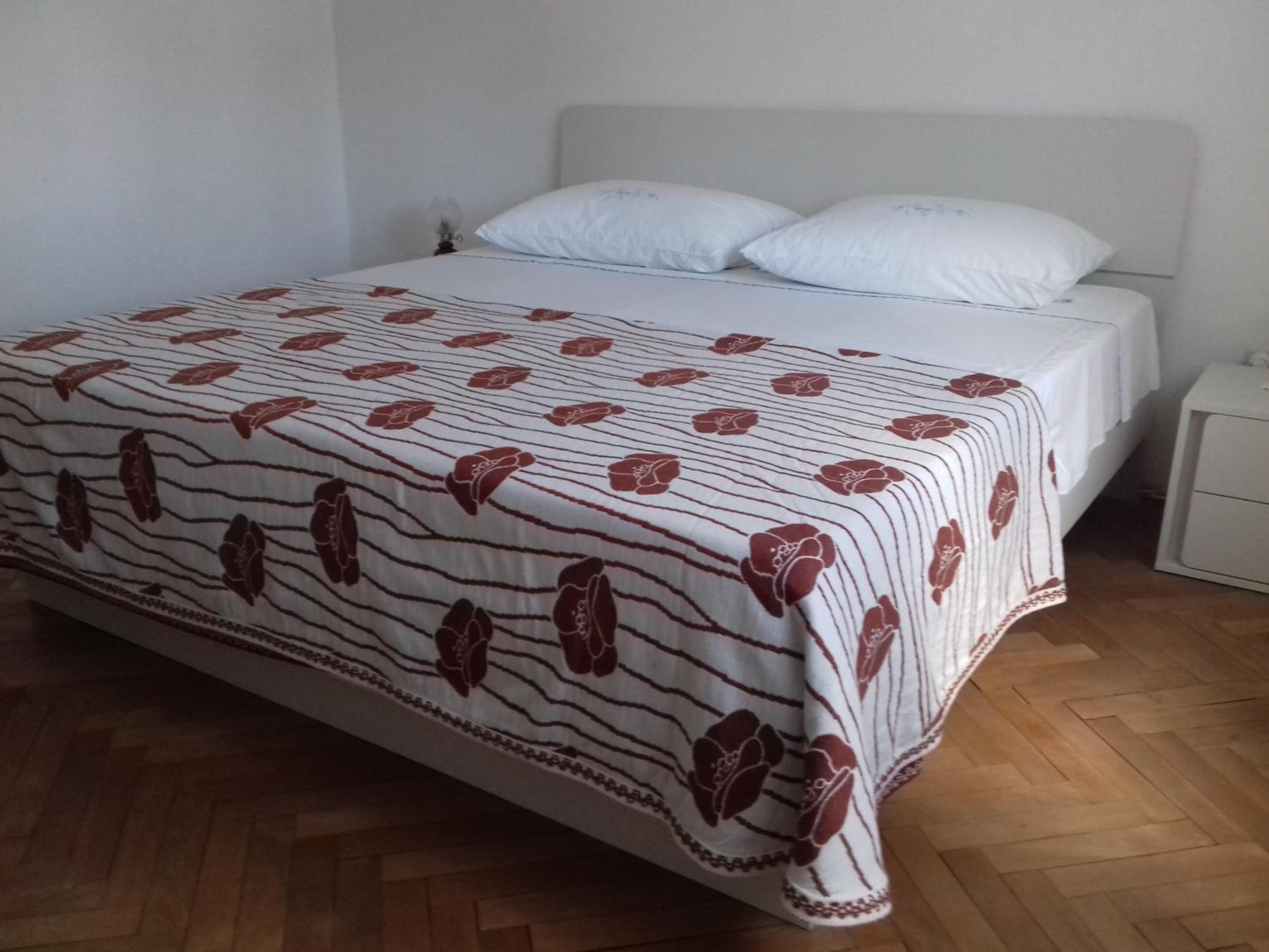 Apartment with Balcony - Photo 10