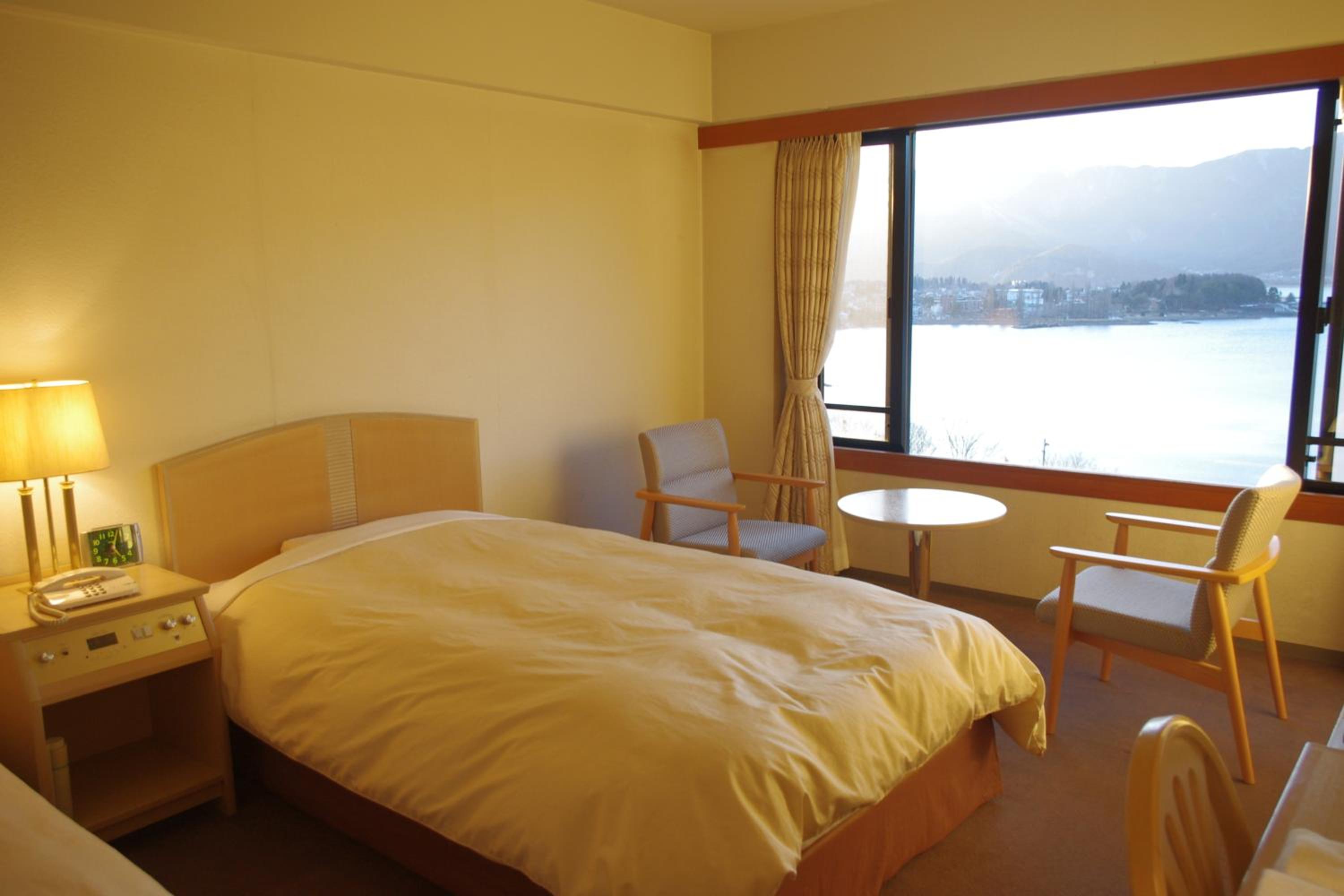 Twin Room with Lake View - Smoking
