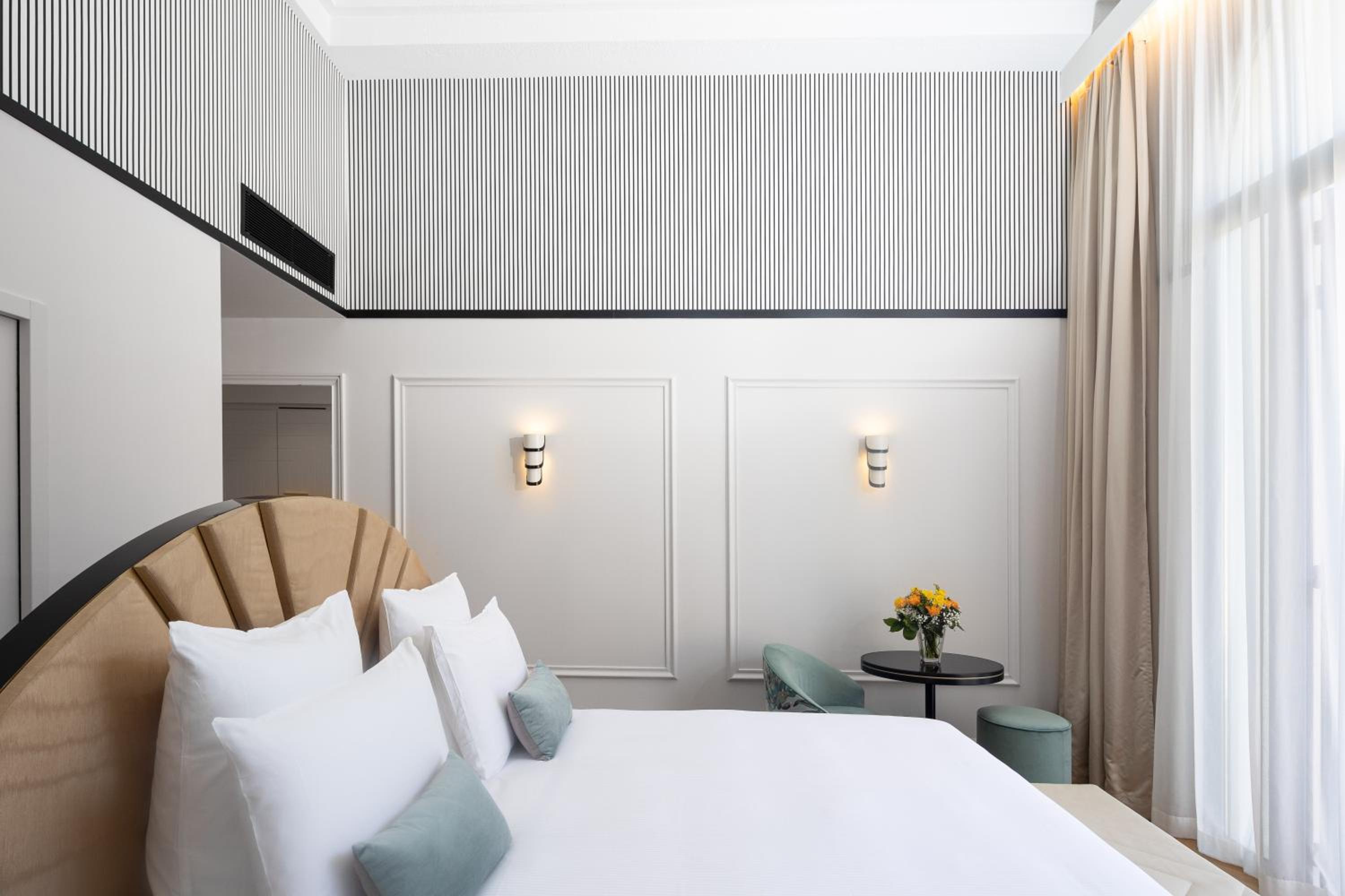 Double Junior Suite on the ground floor with a terrace and private pool - Photo 5