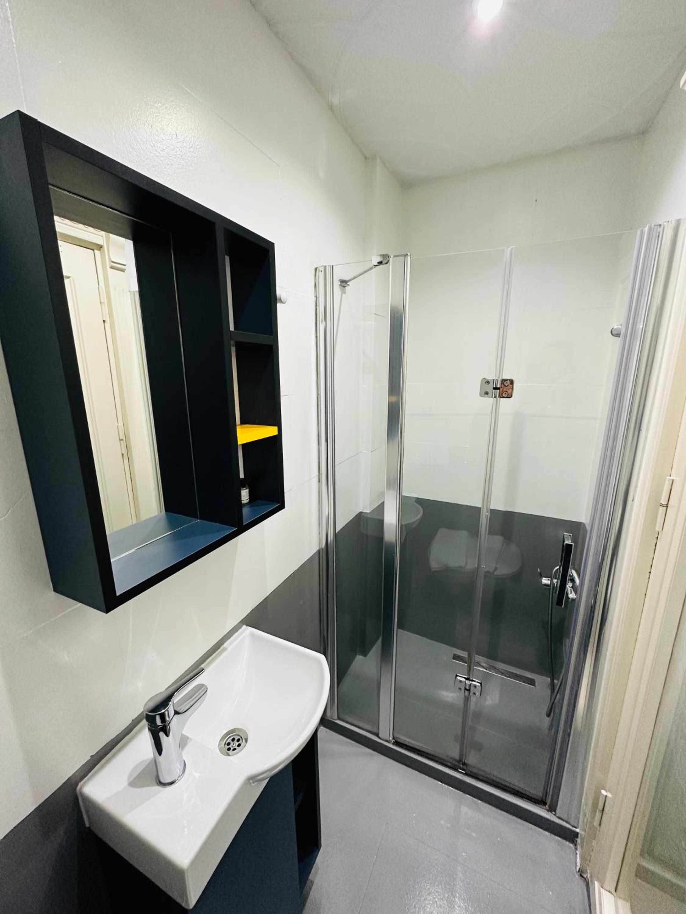 Budget Double Room photo 3