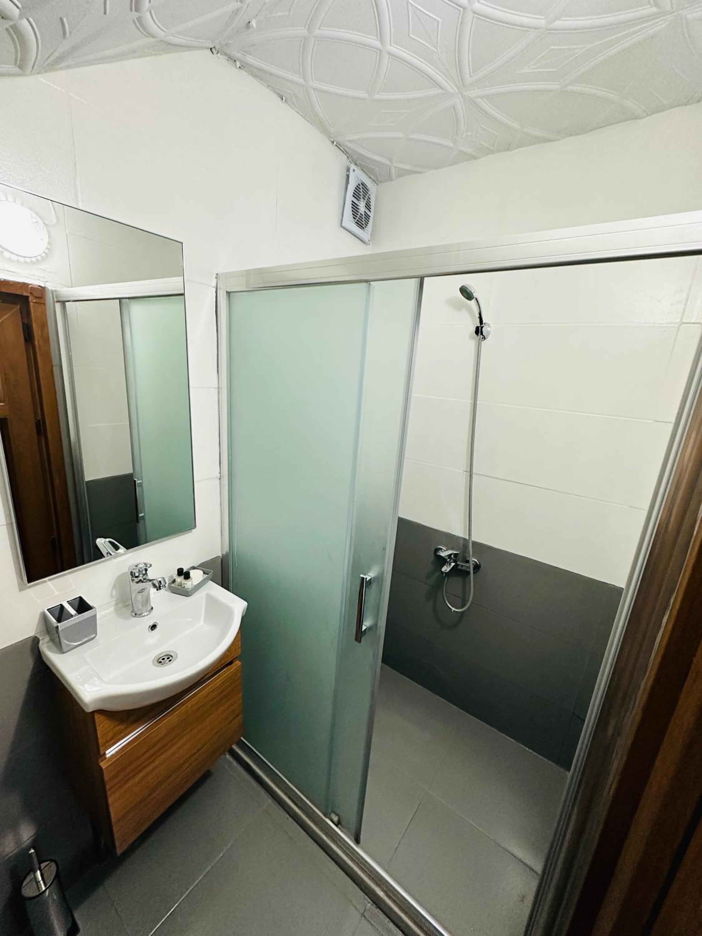 Economy Double Room photo 2