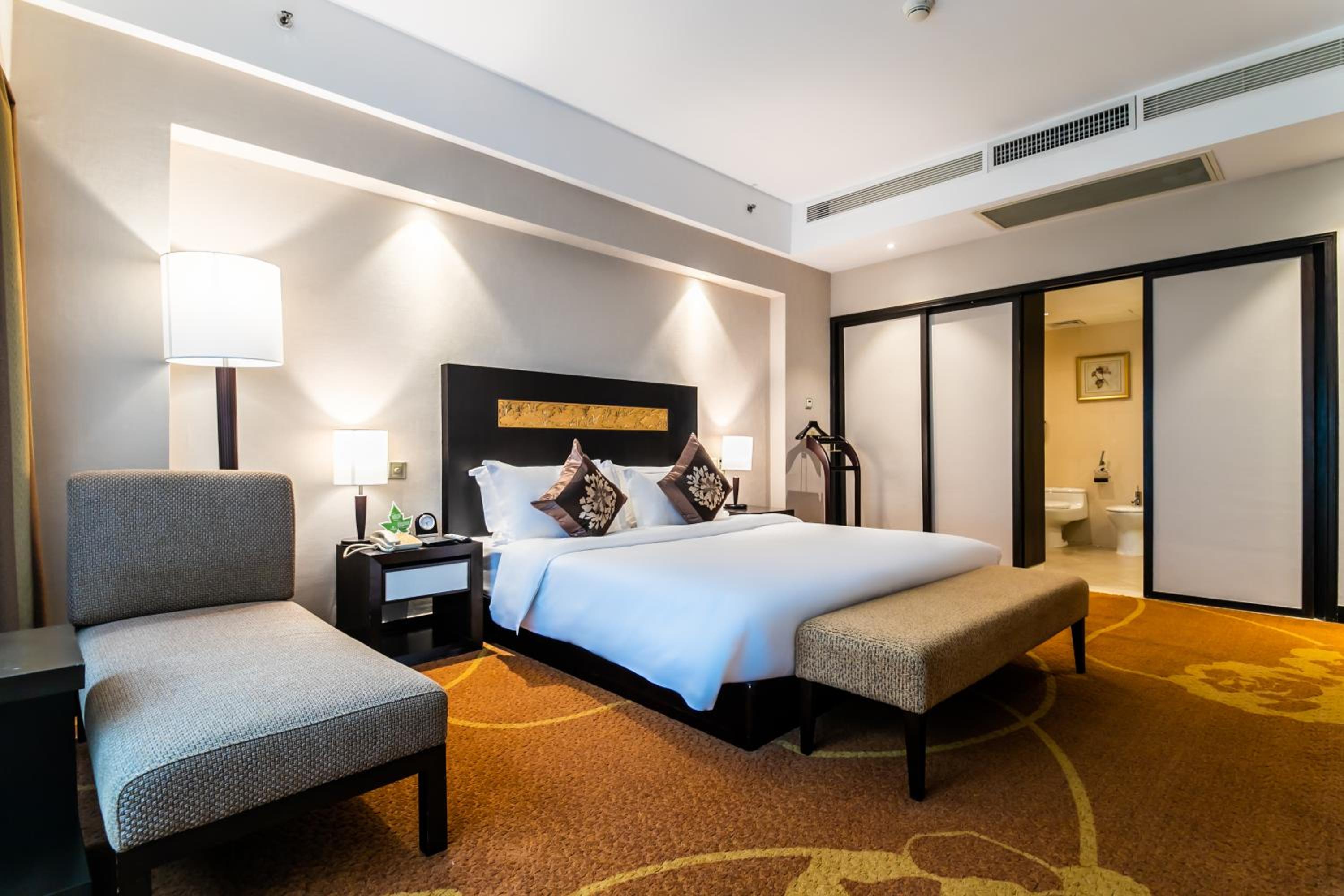 Business Suite photo 1