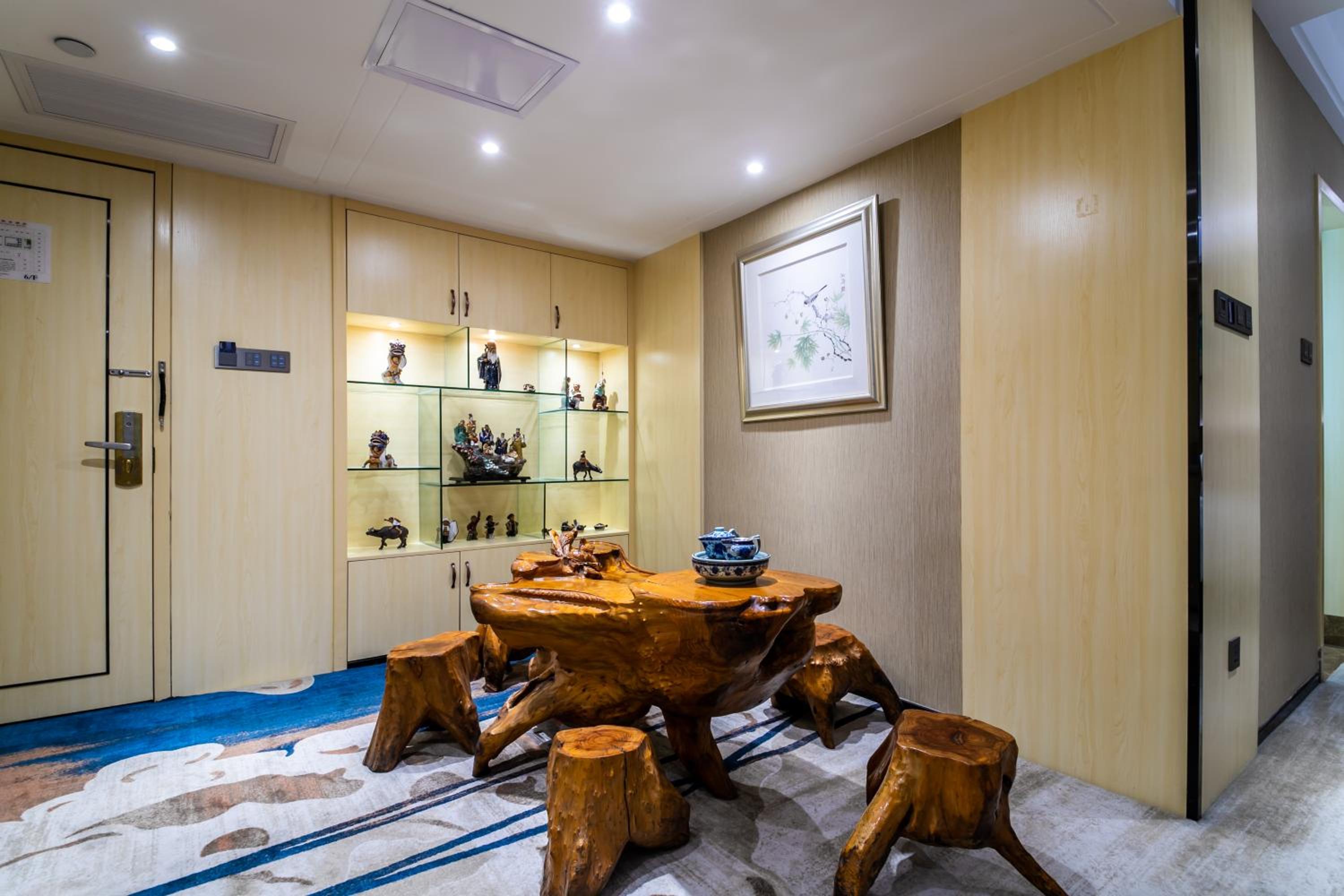 Business Suite photo 2