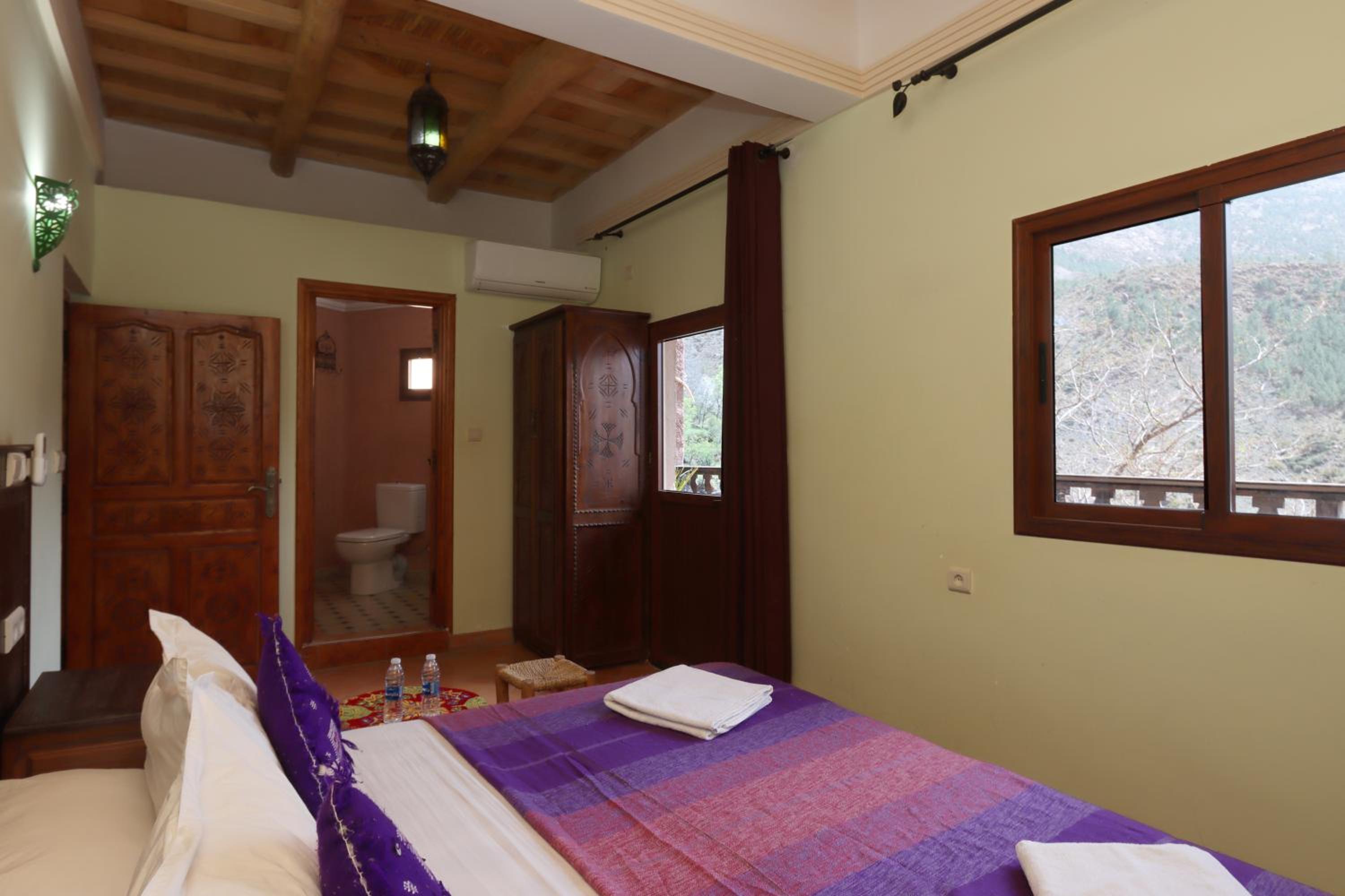 Double or Twin Room with Mountain View - Photo 16