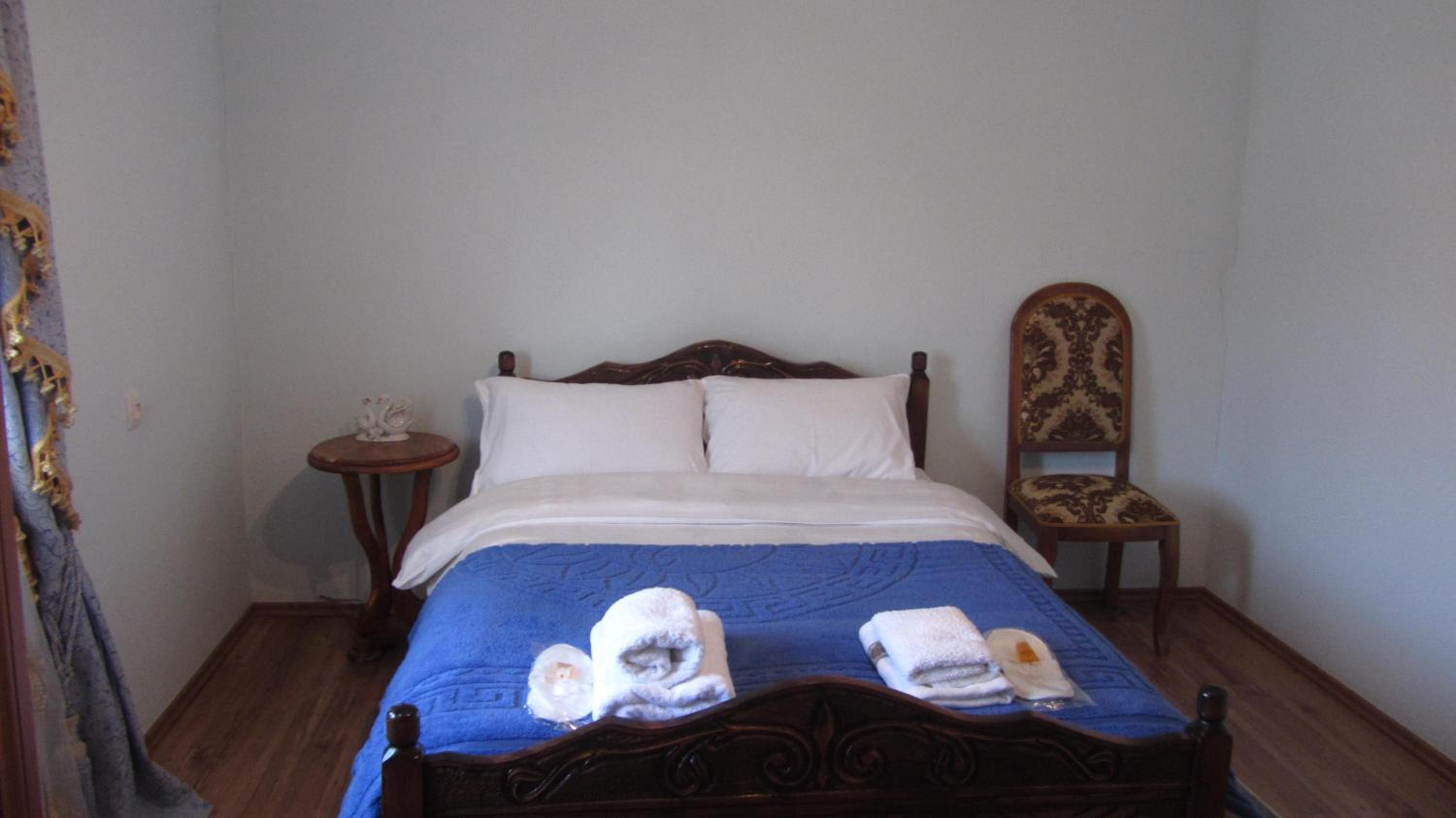 Standard Double Room with Shared Bathroom photo 3