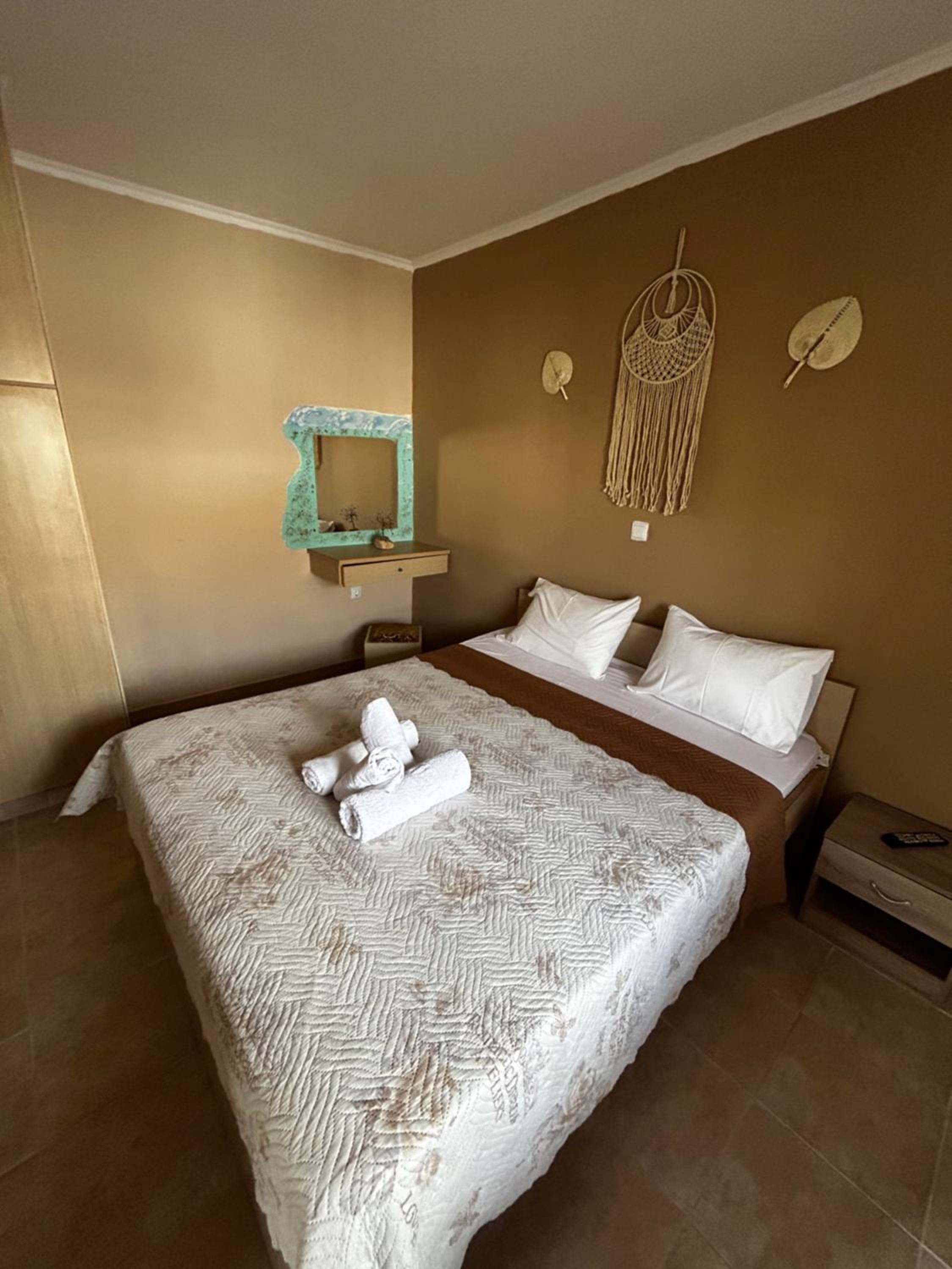 Two-Bedroom House - Photo 16