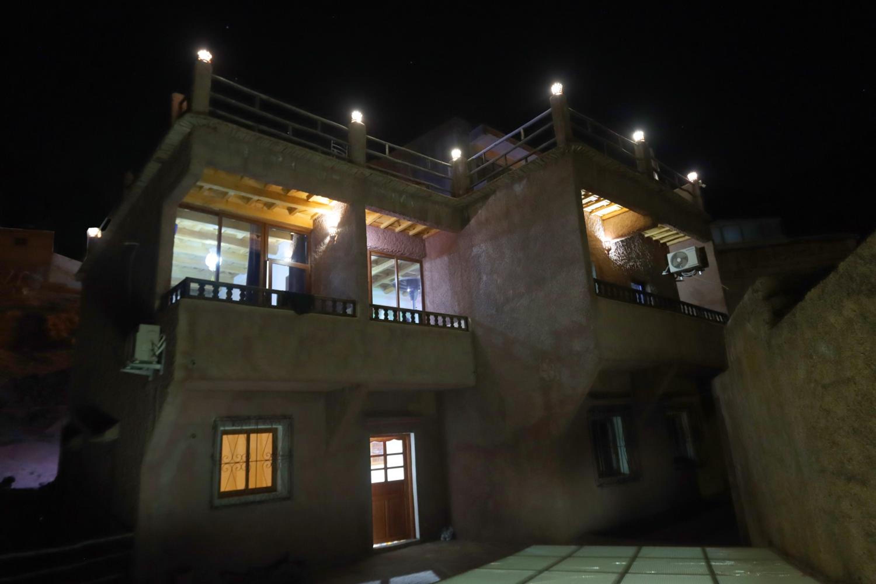 Double or Twin Room with Mountain View - Photo 10