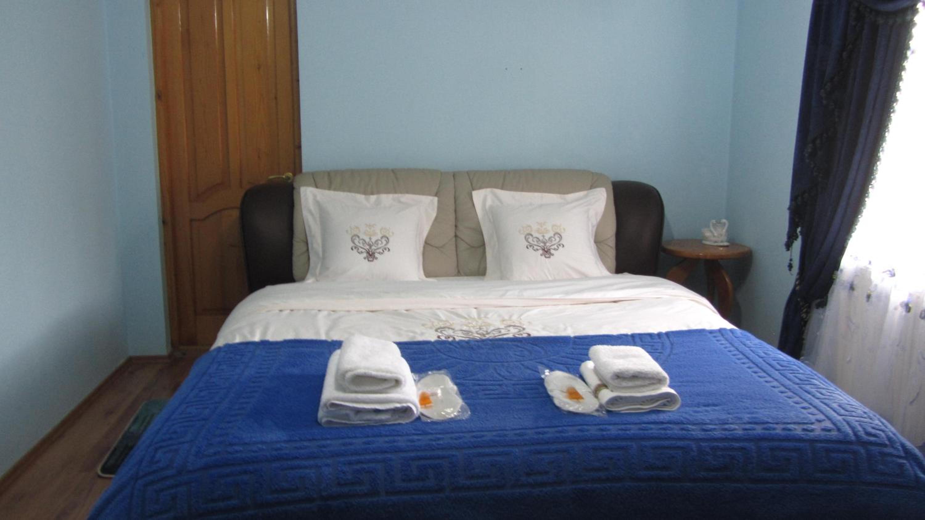 Double Room with Shared Bathroom photo 3