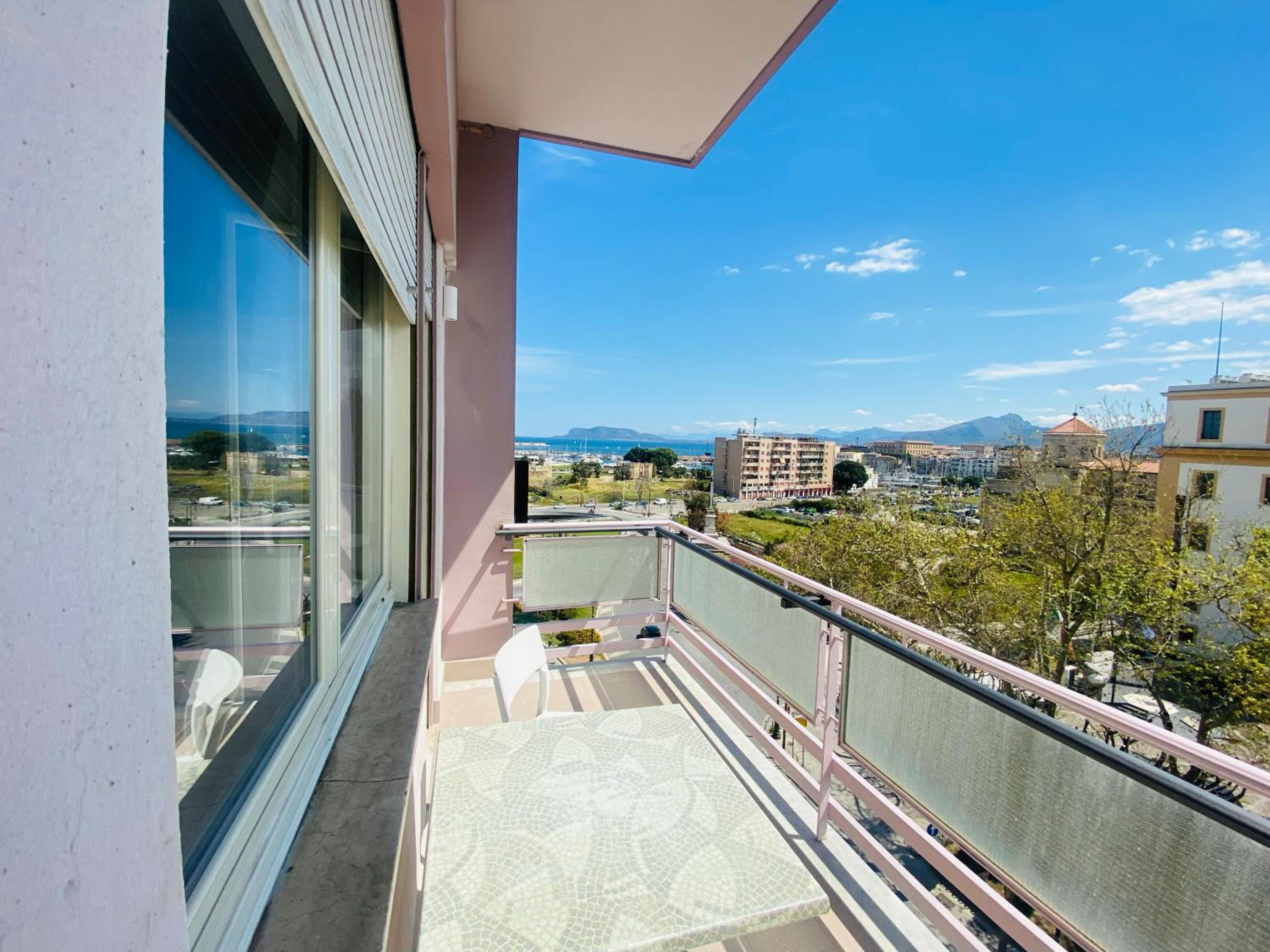 Deluxe Double Room with Balcony and Sea View - Photo 8