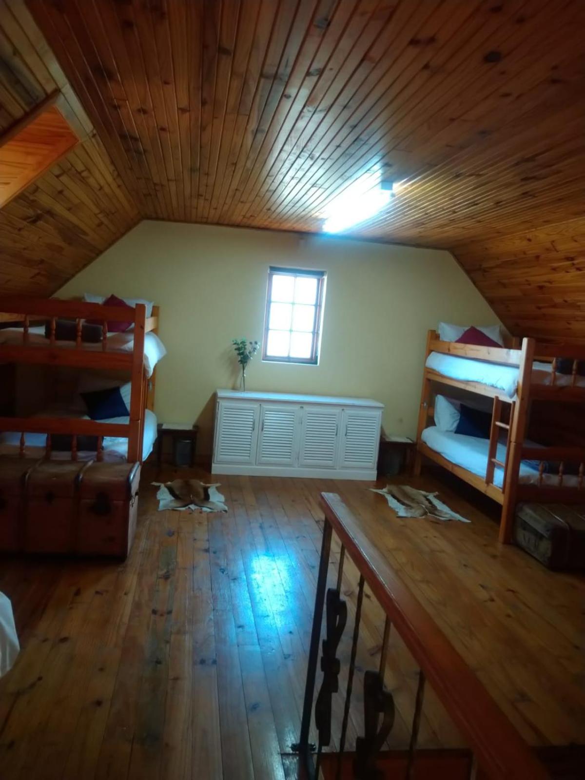 Four-Bedroom House photo 3