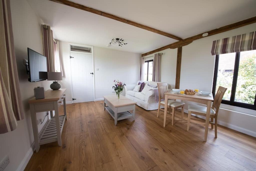 One-Bedroom House photo 1