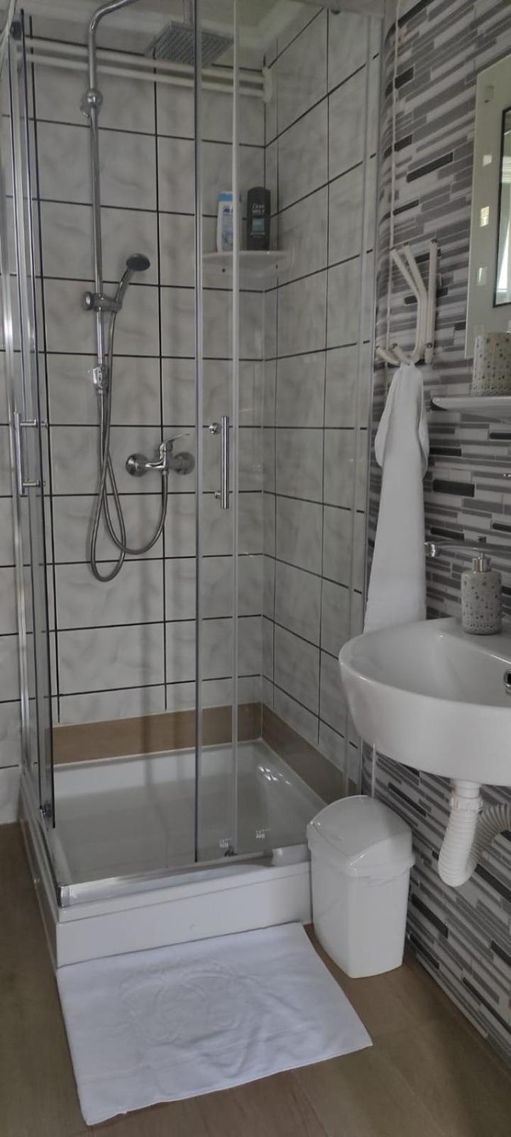 One-Bedroom Apartment - Photo 5