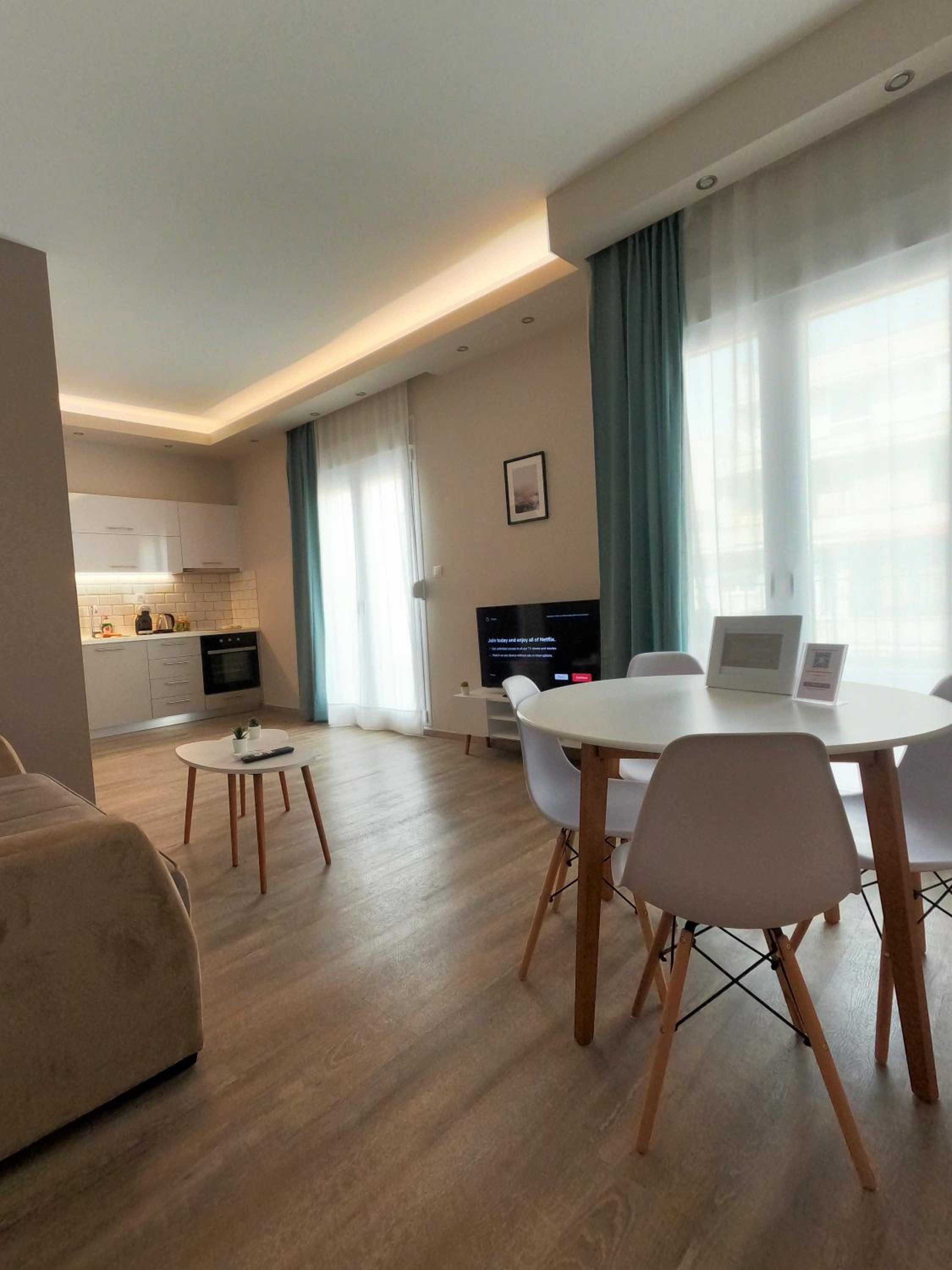 One-Bedroom Apartment with Private Balcony and Lycabettus view
