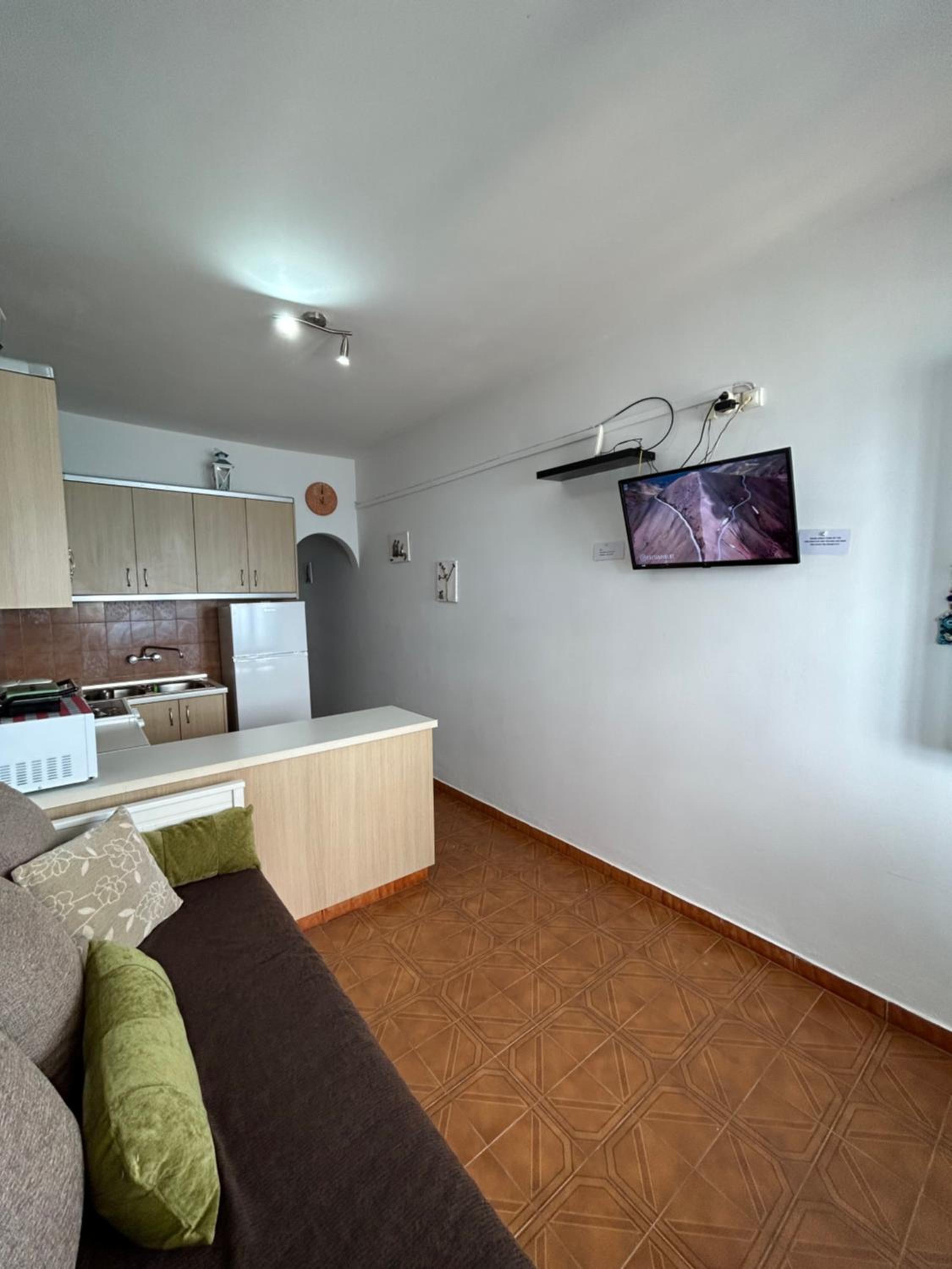 One-Bedroom House photo 1