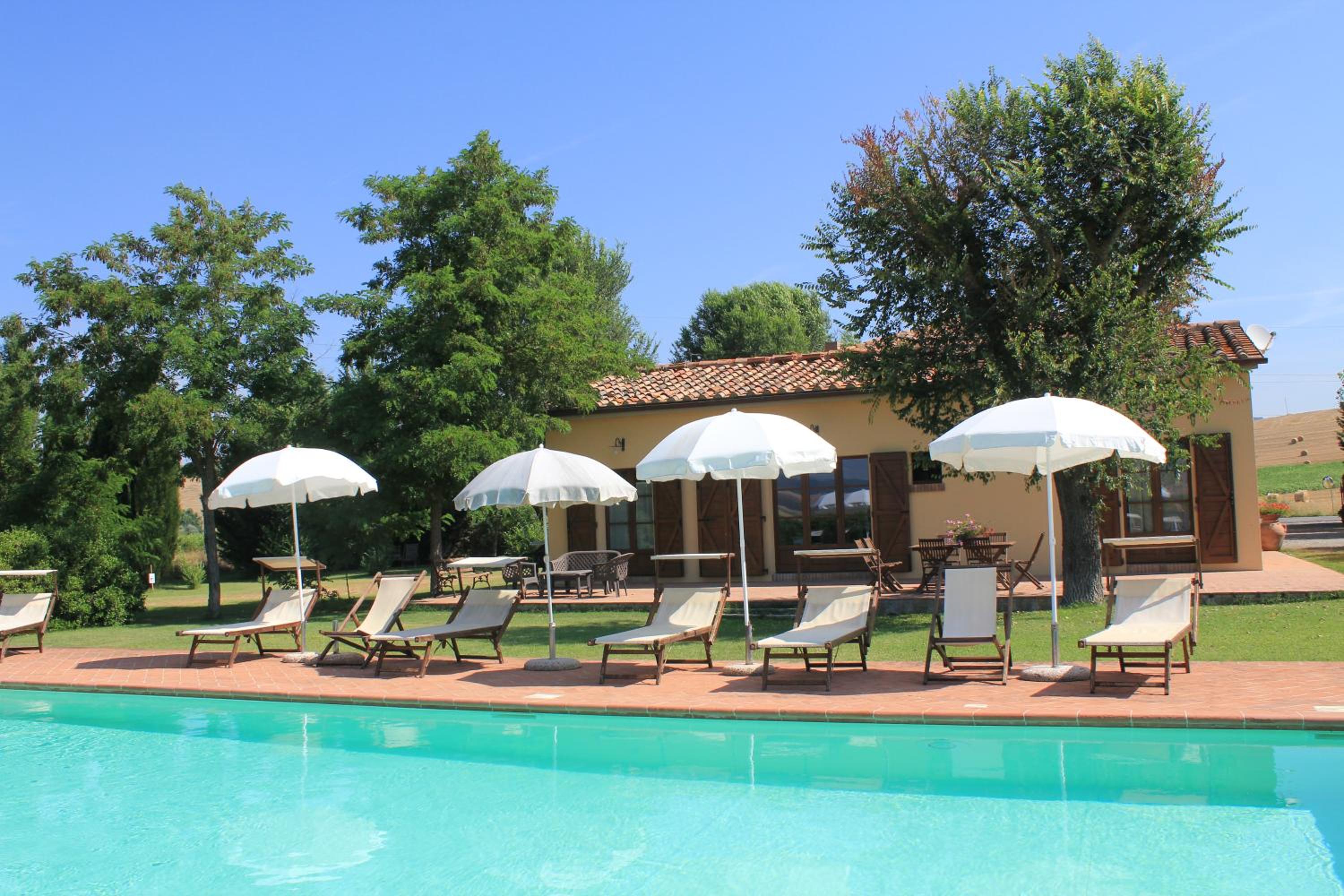 Double Room with Pool View photo 2
