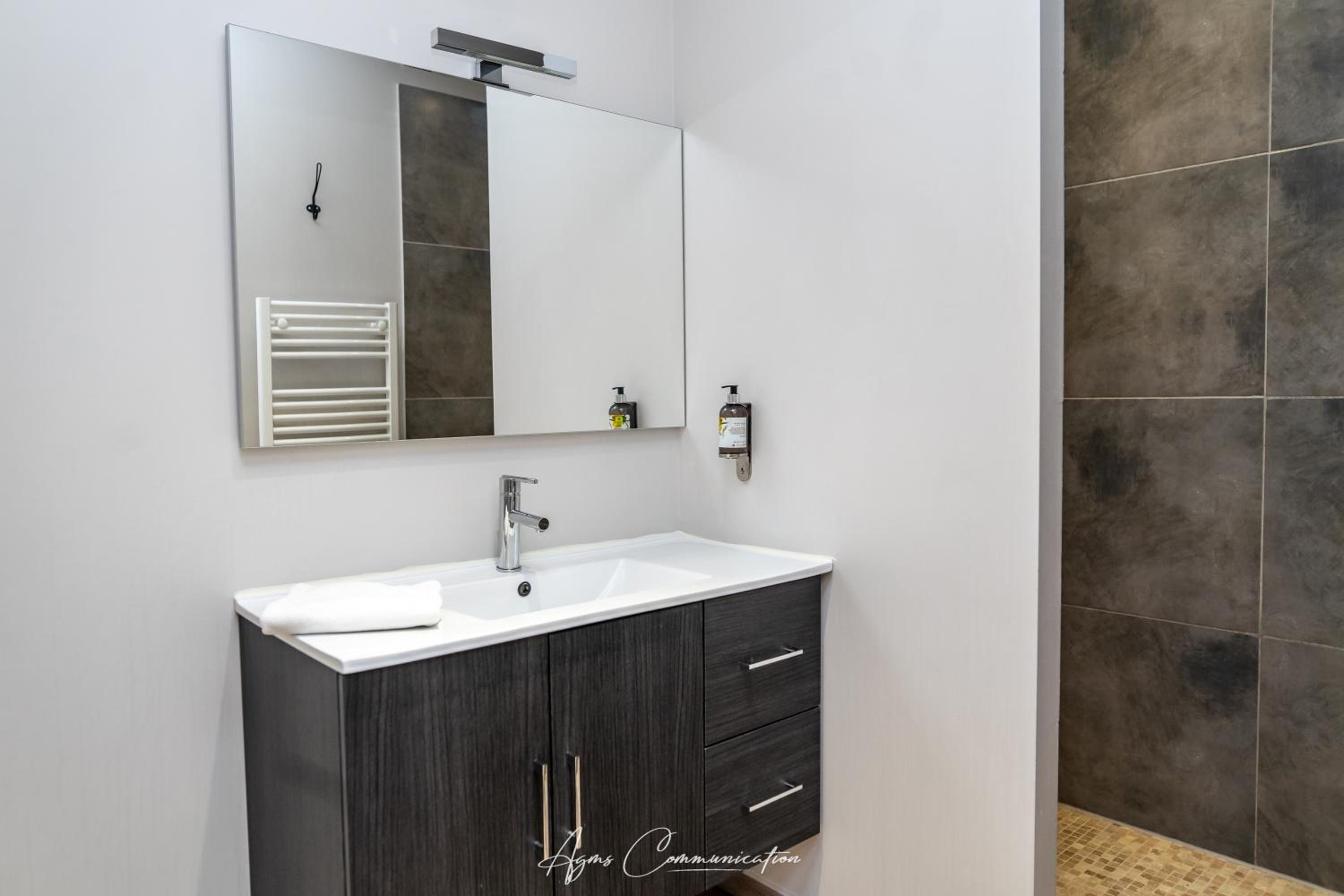 Two-Bedroom Suite - Photo 7