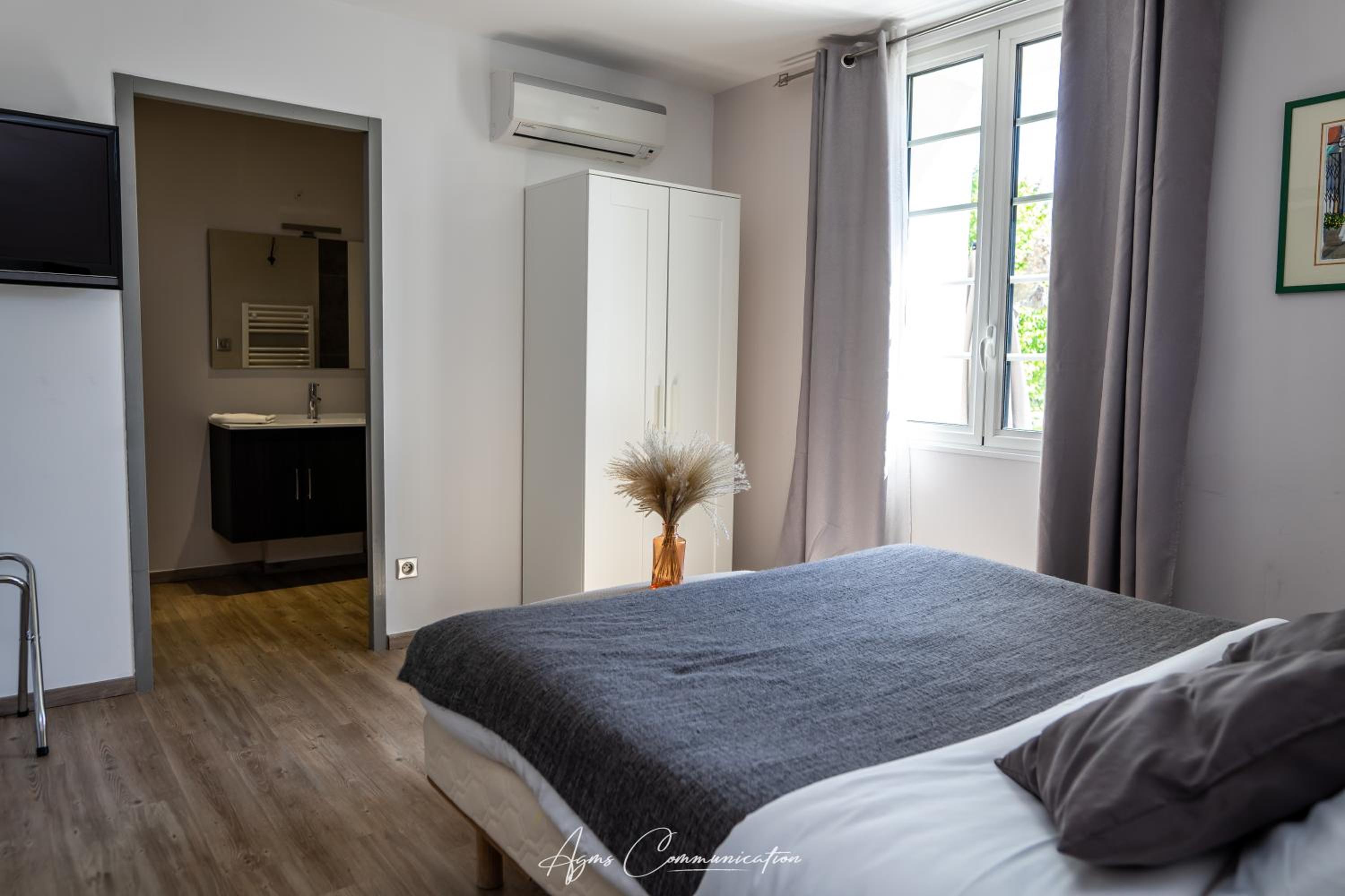 Two-Bedroom Suite - Photo 5