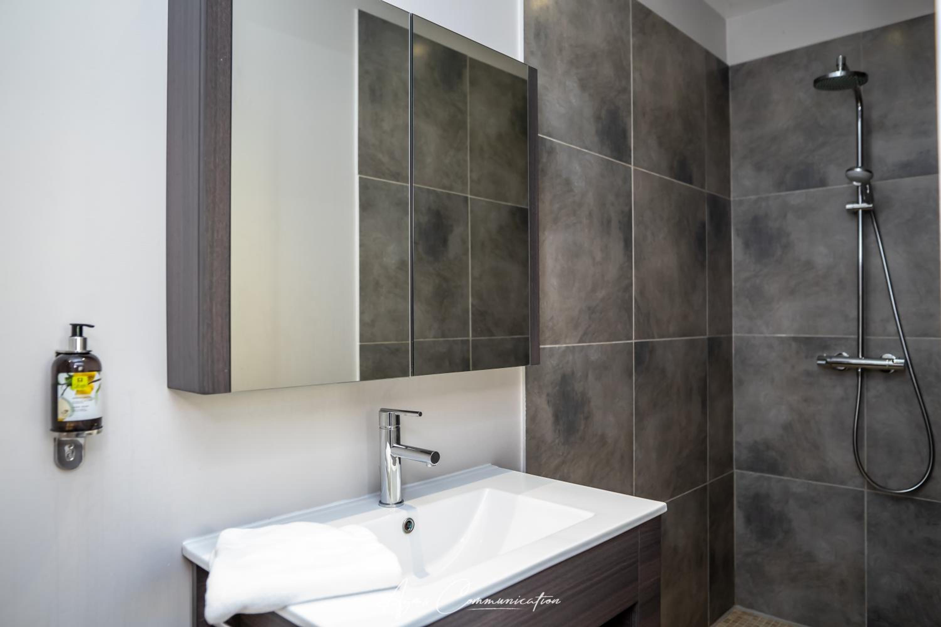 Double Room - Photo 10