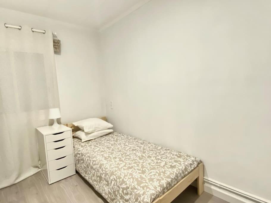 Three-Bedroom Apartment photo 2
