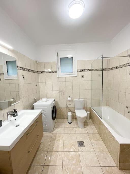 Three-Bedroom Apartment with Sea View photo 2