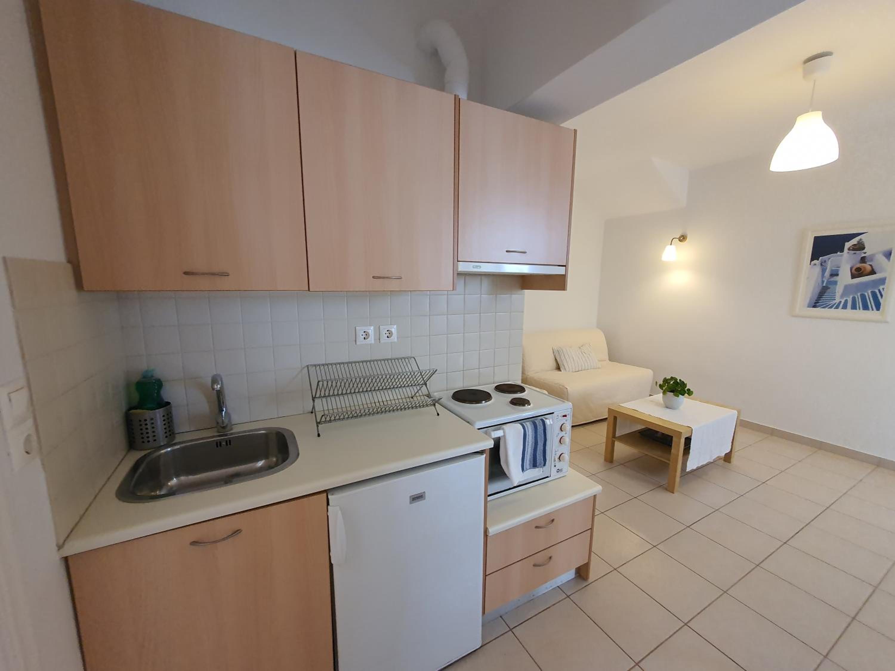 One-Bedroom Apartment - Photo 3