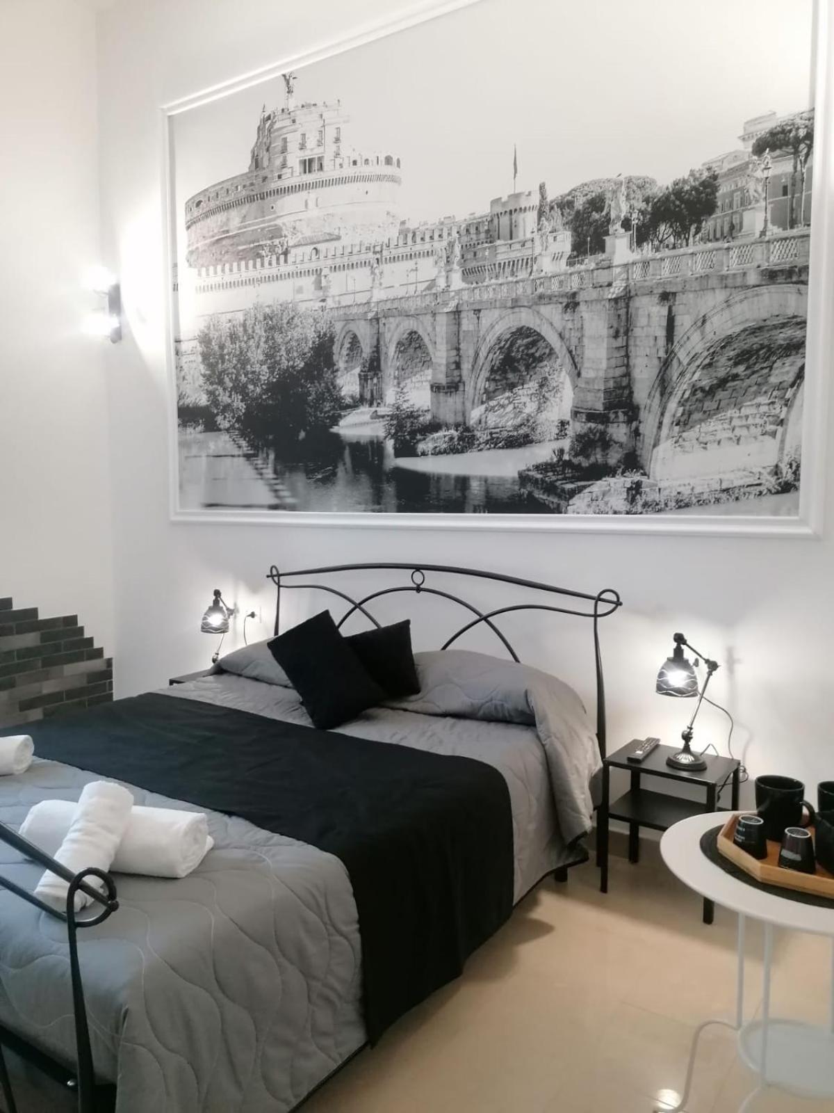 Double Room with Private Bathroom photo 2