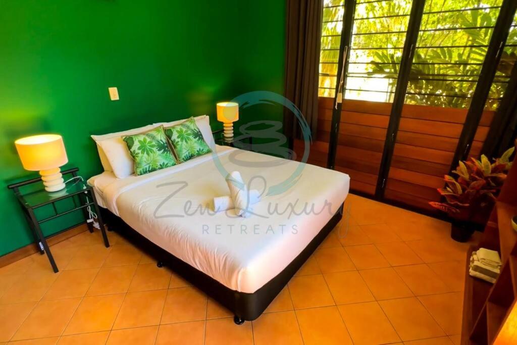 Six-Bedroom House photo 1